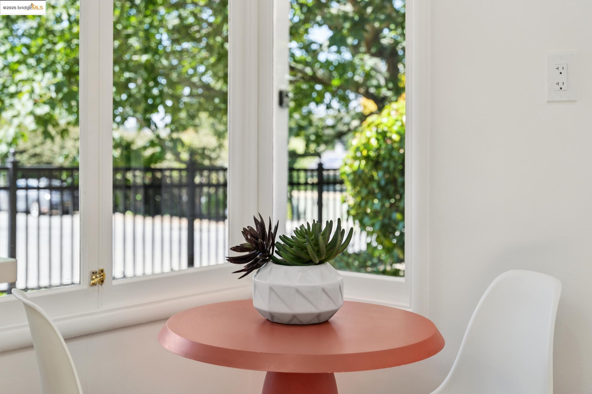 Detail Gallery Image 14 of 40 For 16 Muir Way, Berkeley,  CA 94708 - 3 Beds | 2 Baths