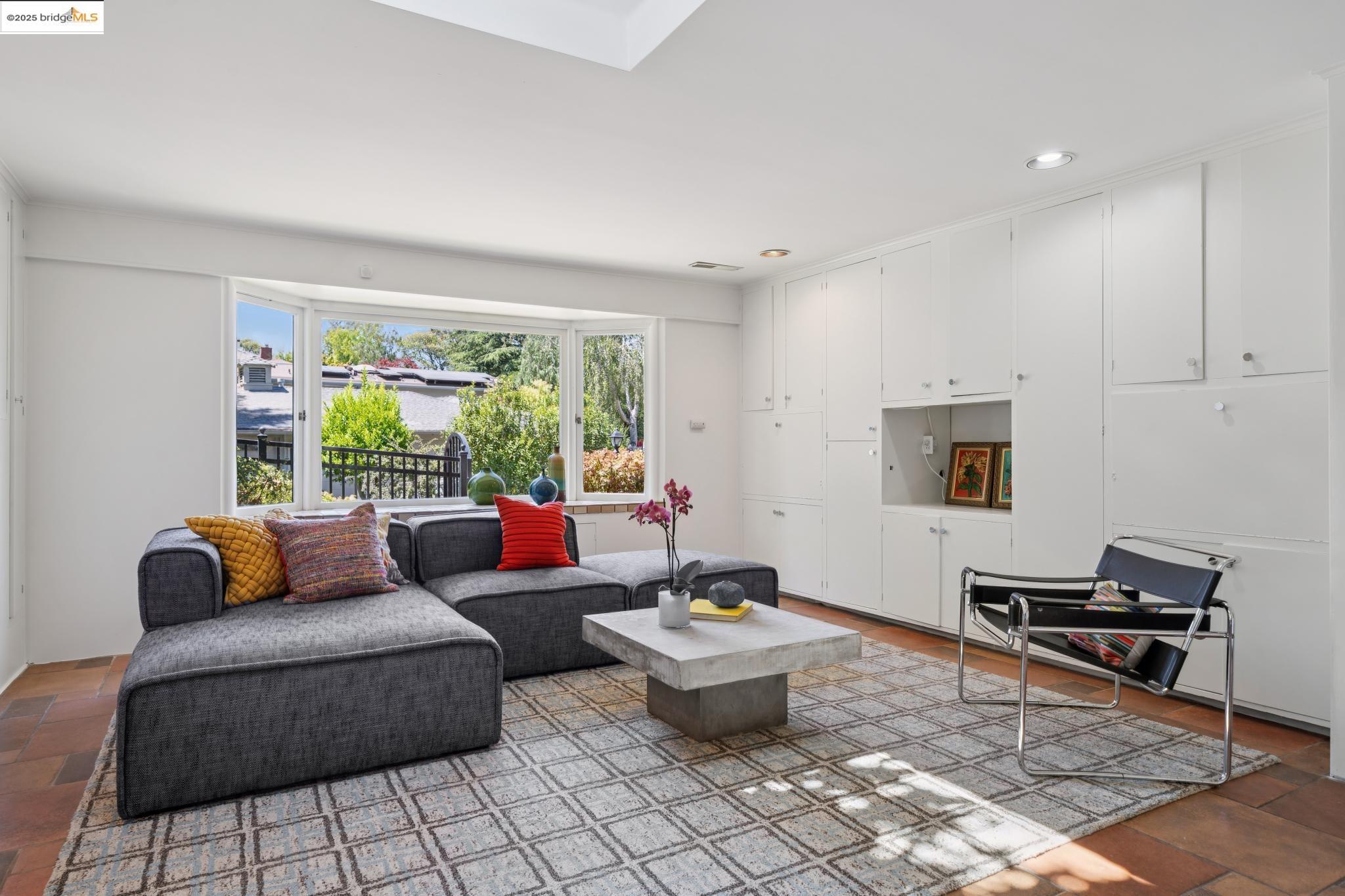 Detail Gallery Image 18 of 40 For 16 Muir Way, Berkeley,  CA 94708 - 3 Beds | 2 Baths