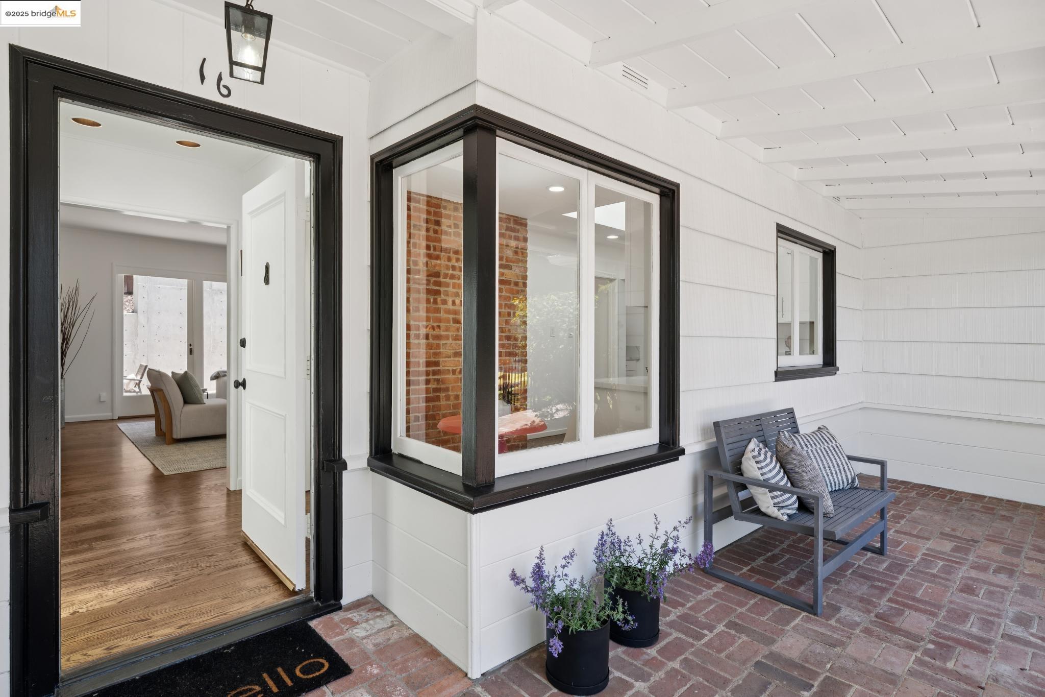 Detail Gallery Image 4 of 40 For 16 Muir Way, Berkeley,  CA 94708 - 3 Beds | 2 Baths