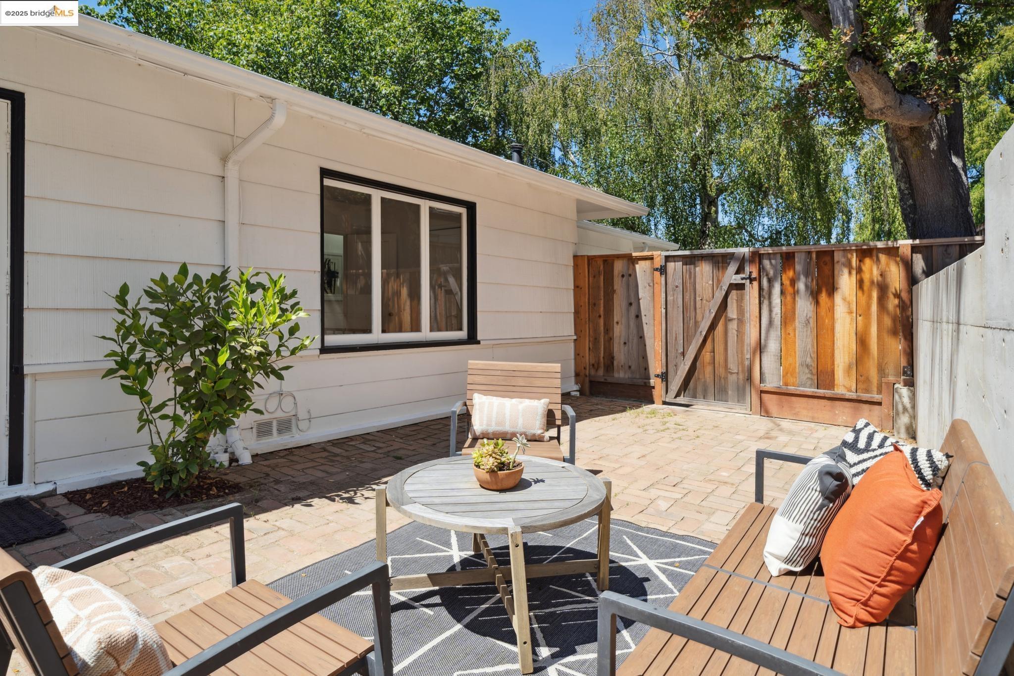 Detail Gallery Image 35 of 40 For 16 Muir Way, Berkeley,  CA 94708 - 3 Beds | 2 Baths