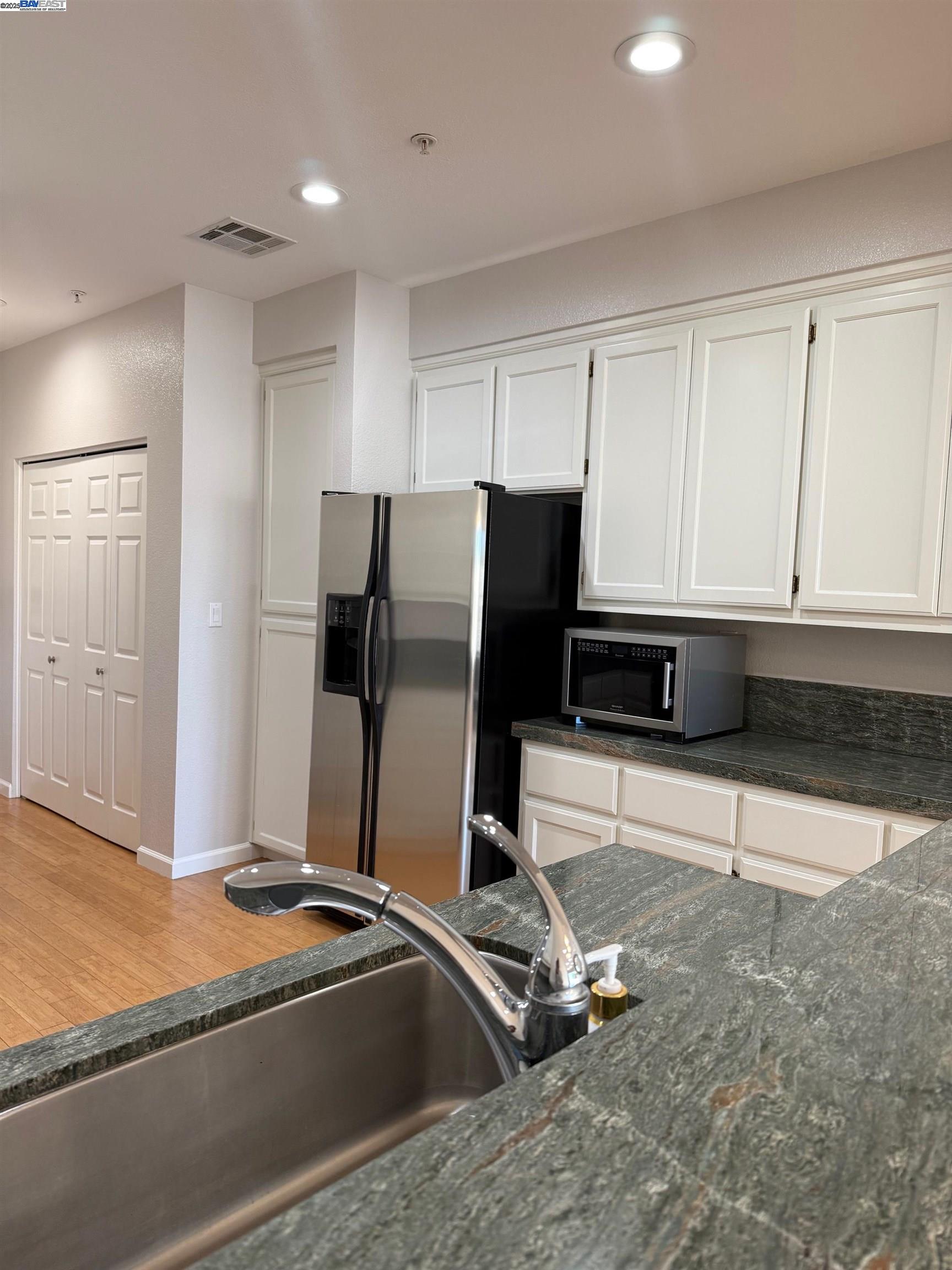 Detail Gallery Image 6 of 20 For 1230 Sutter Creek Ln, San Ramon,  CA 94583 - 2 Beds | 2/1 Baths