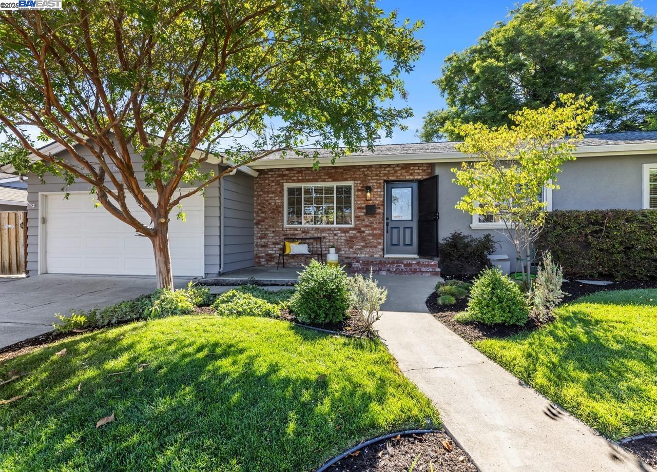 Detail Gallery Image 2 of 33 For 8460 Valencia St, Dublin,  CA 94568 - 4 Beds | 2 Baths