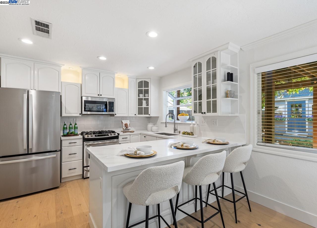 Detail Gallery Image 11 of 33 For 8460 Valencia St, Dublin,  CA 94568 - 4 Beds | 2 Baths