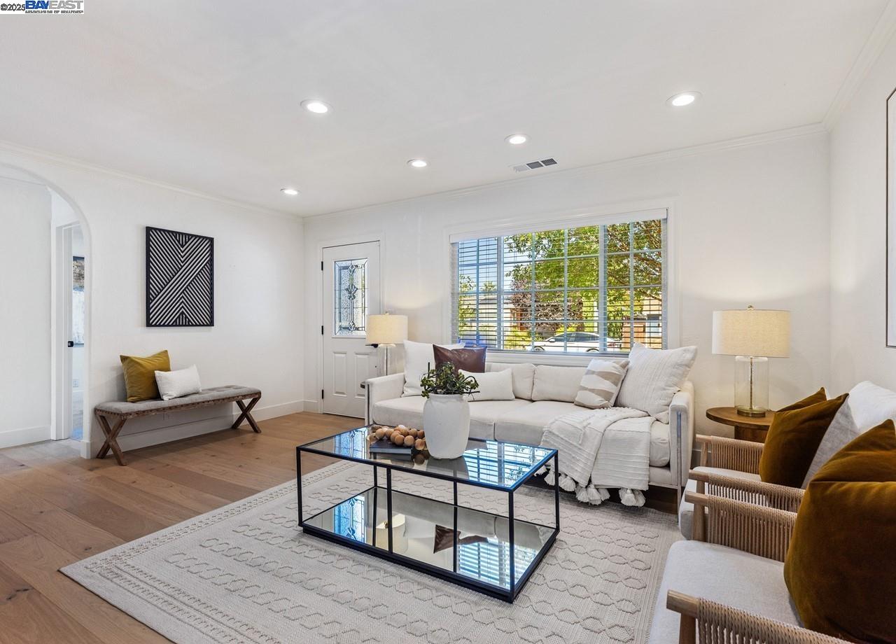 Detail Gallery Image 7 of 33 For 8460 Valencia St, Dublin,  CA 94568 - 4 Beds | 2 Baths