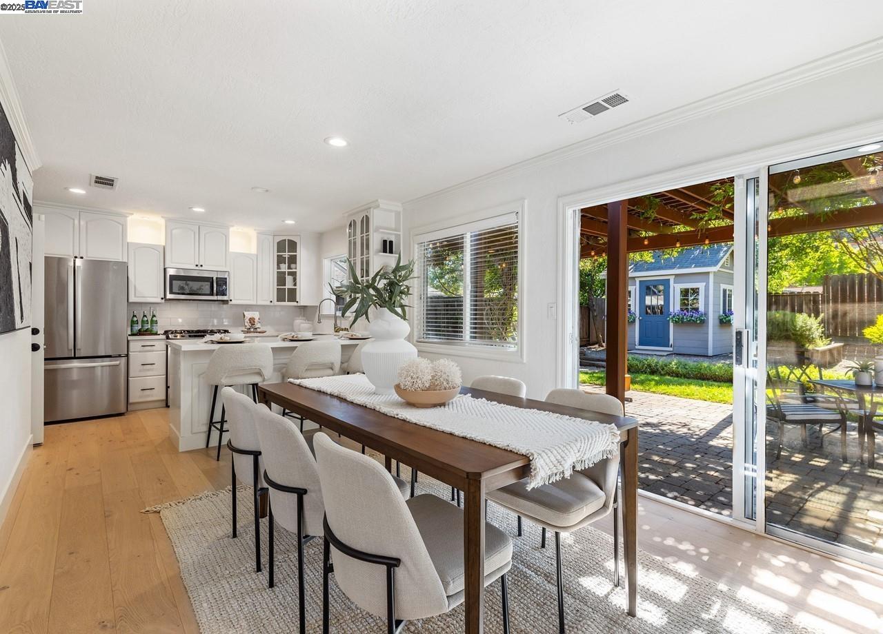 Detail Gallery Image 10 of 33 For 8460 Valencia St, Dublin,  CA 94568 - 4 Beds | 2 Baths