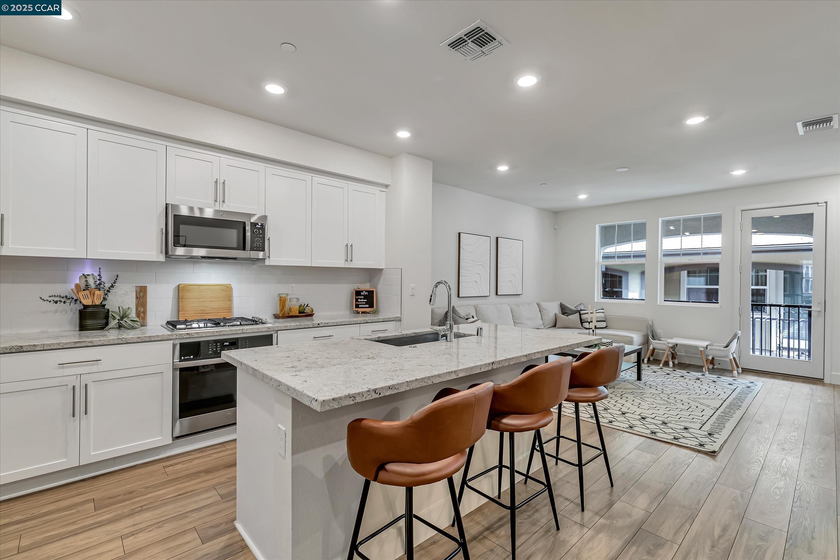Detail Gallery Image 9 of 35 For 39103 via Vicenza, San Ramon,  CA 94583 - 4 Beds | 3 Baths