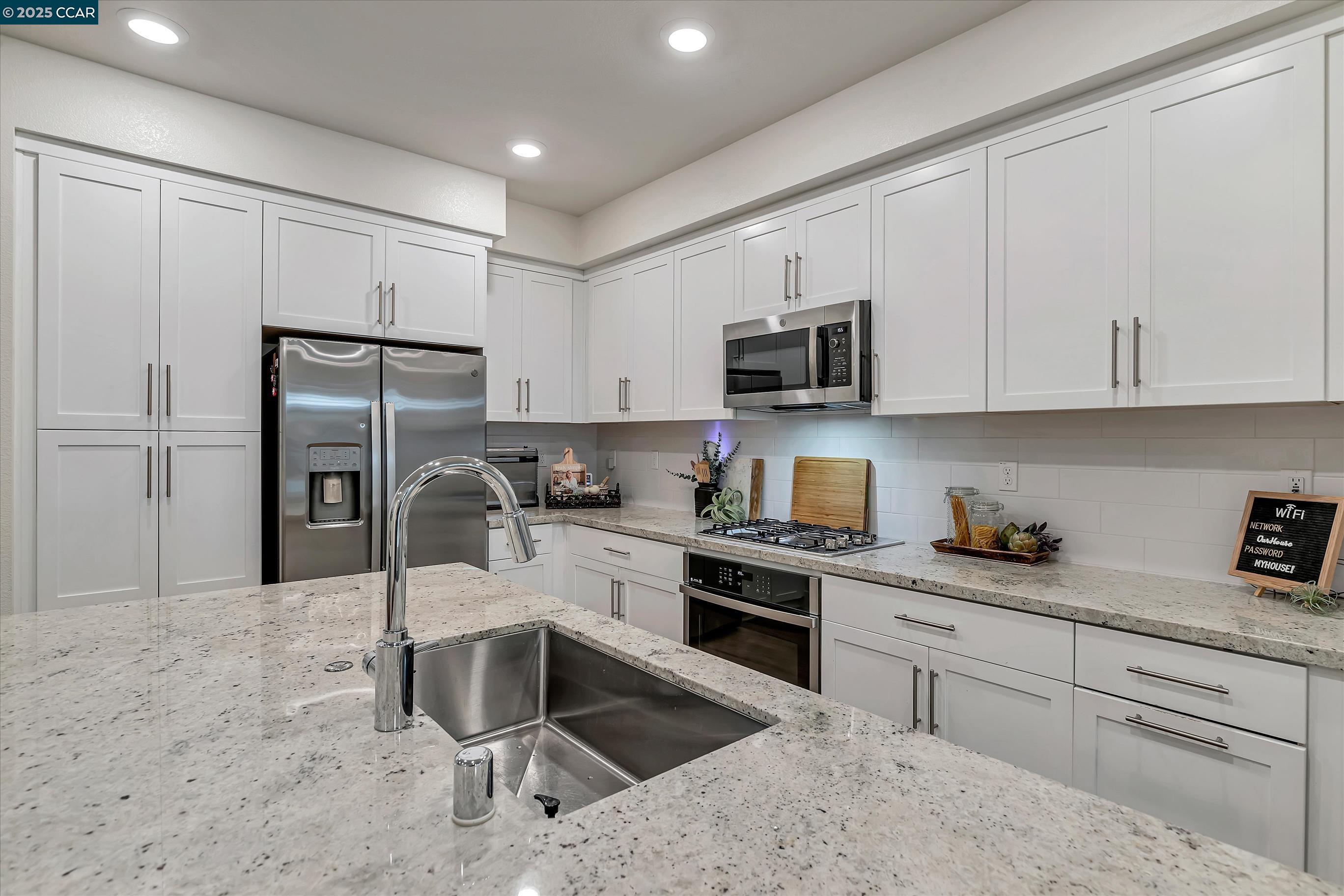 Detail Gallery Image 9 of 35 For 39103 via Vicenza, San Ramon,  CA 94583 - 4 Beds | 3 Baths