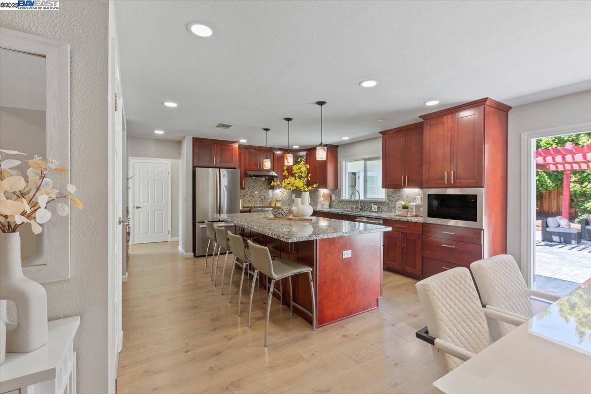Detail Gallery Image 13 of 60 For 8157 Fairway Ct, Newark,  CA 94560 - 5 Beds | 3 Baths