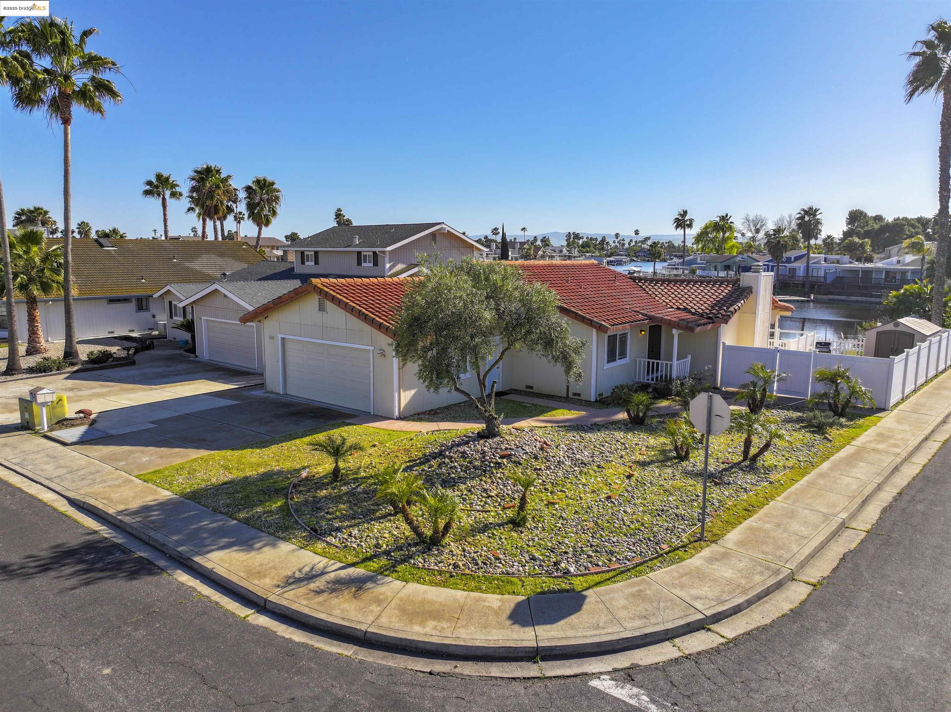 Detail Gallery Image 1 of 29 For 5106 Cabrillo Pt, Discovery Bay,  CA 94505 - 3 Beds | 2 Baths