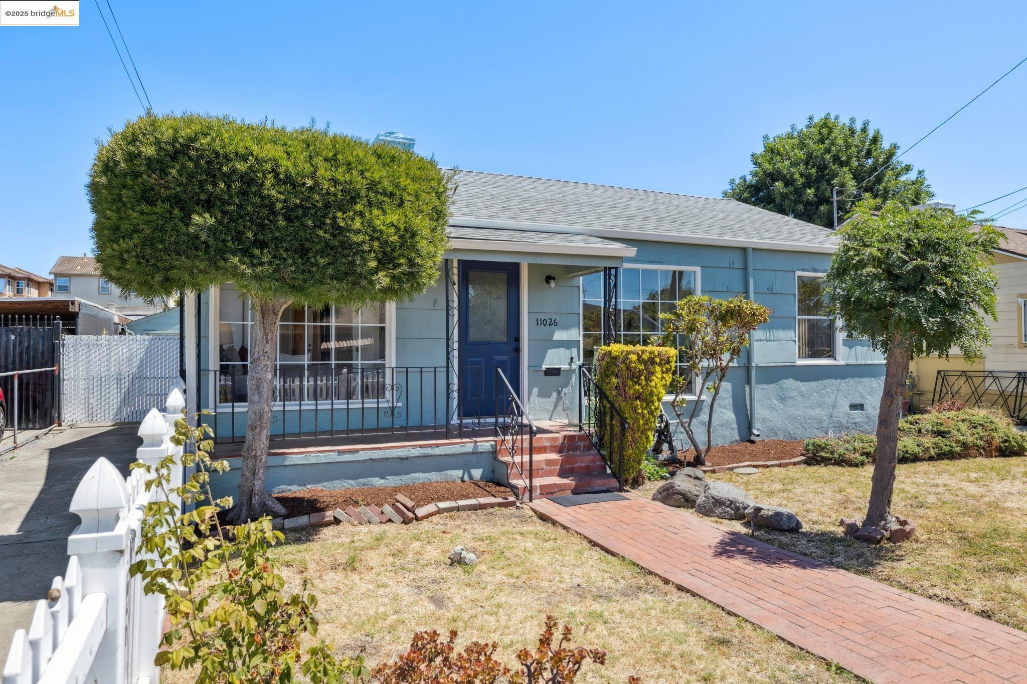 Detail Gallery Image 2 of 33 For 11026 Robledo Dr, Oakland,  CA 94603 - 3 Beds | 1 Baths