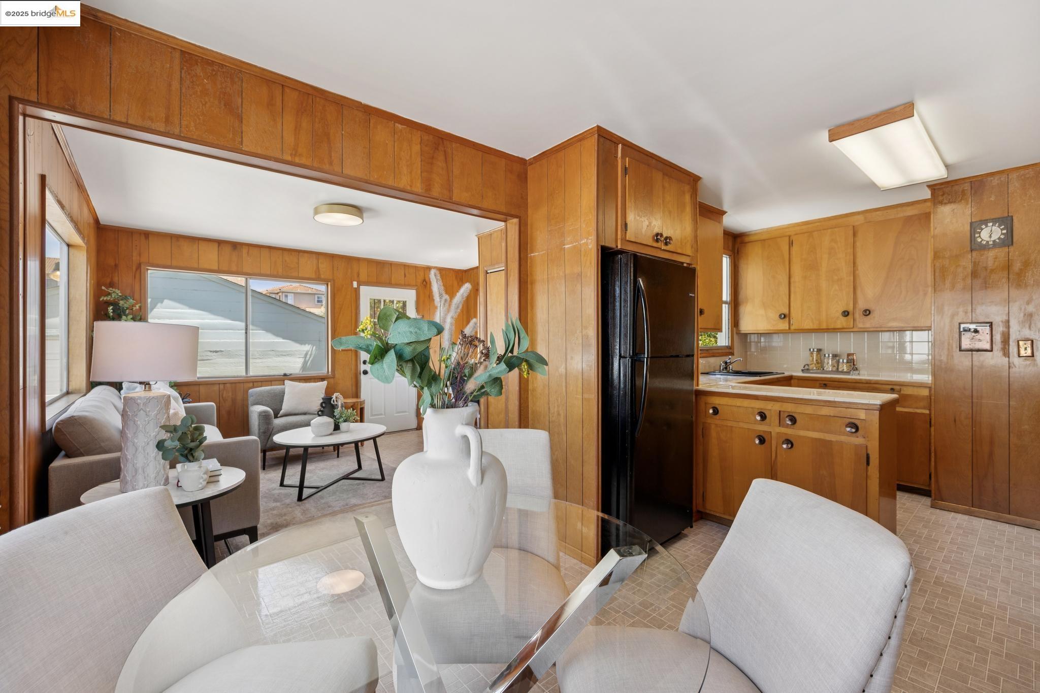 Detail Gallery Image 11 of 33 For 11026 Robledo Dr, Oakland,  CA 94603 - 3 Beds | 1 Baths