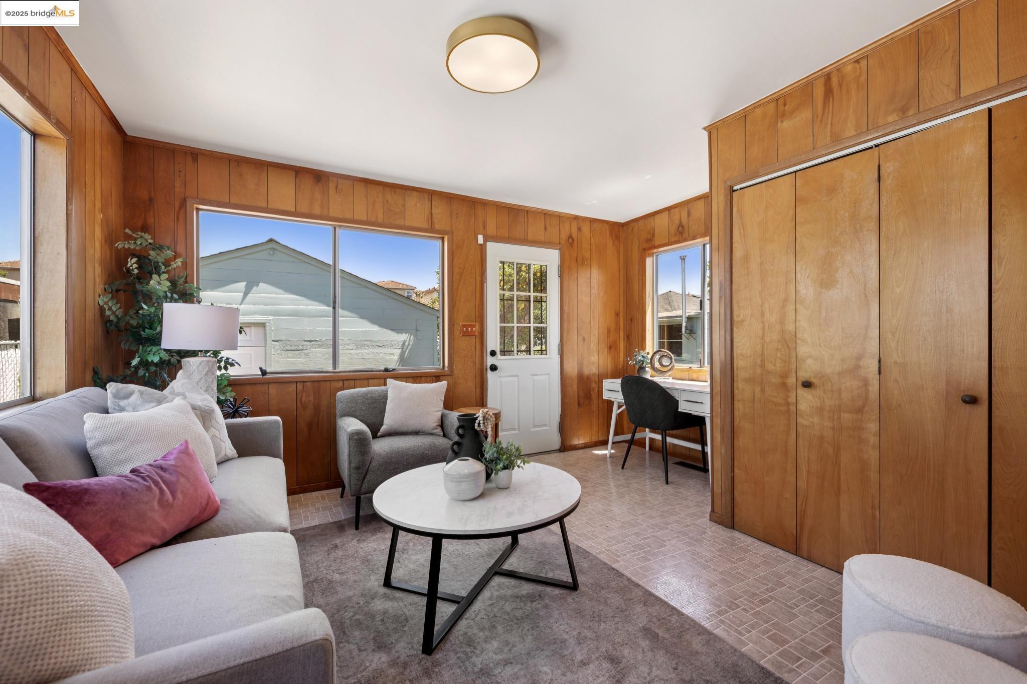 Detail Gallery Image 12 of 33 For 11026 Robledo Dr, Oakland,  CA 94603 - 3 Beds | 1 Baths