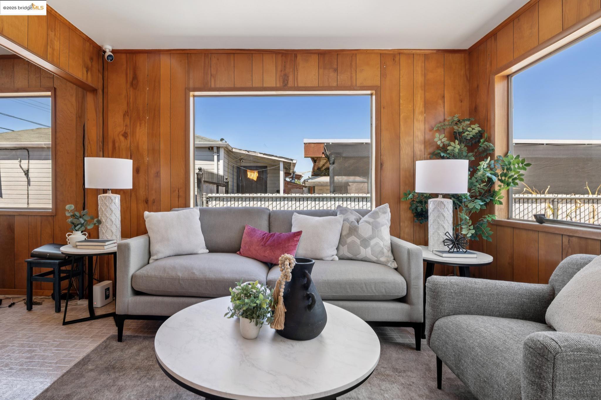 Detail Gallery Image 13 of 33 For 11026 Robledo Dr, Oakland,  CA 94603 - 3 Beds | 1 Baths