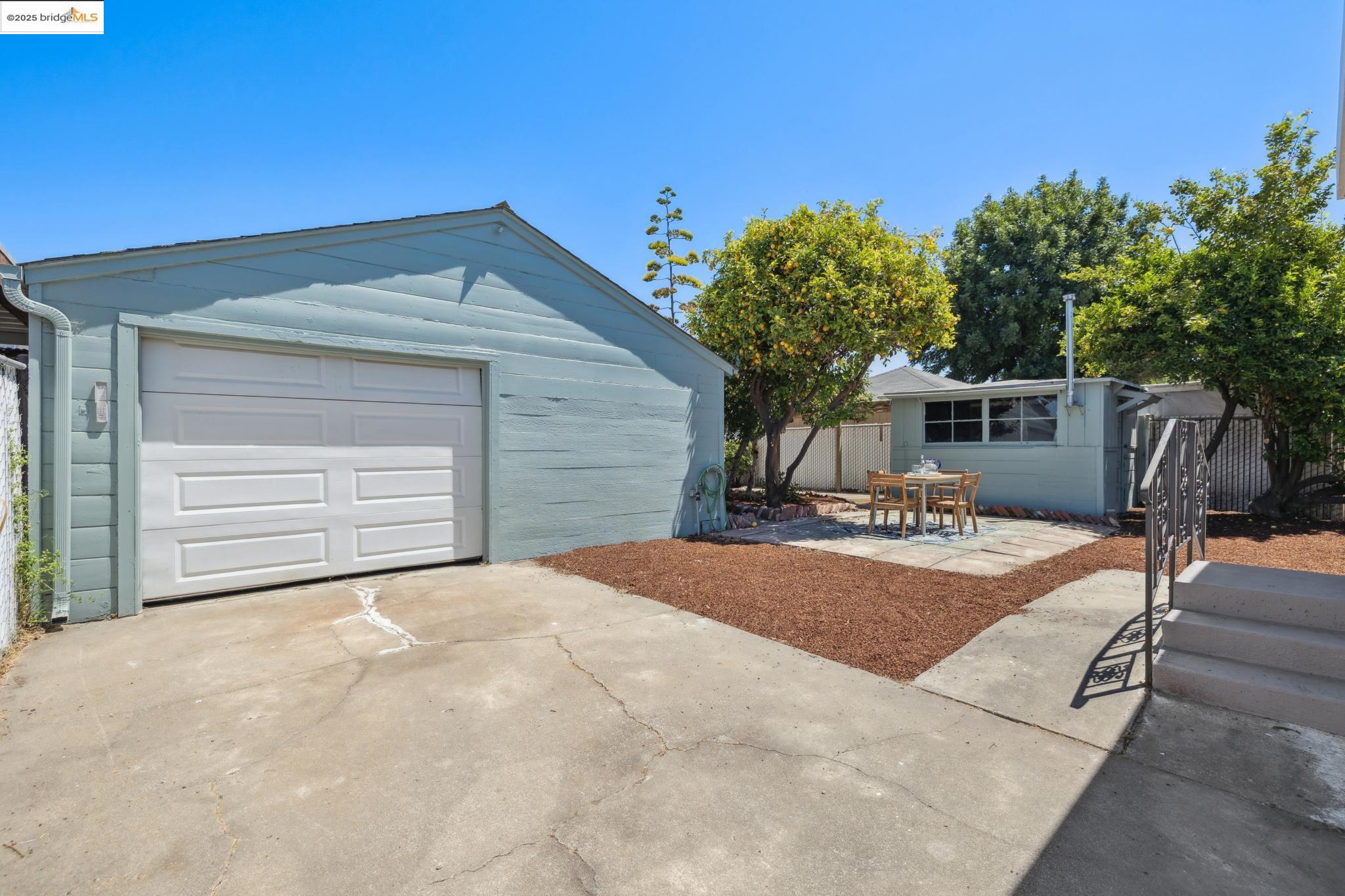 Detail Gallery Image 21 of 33 For 11026 Robledo Dr, Oakland,  CA 94603 - 3 Beds | 1 Baths
