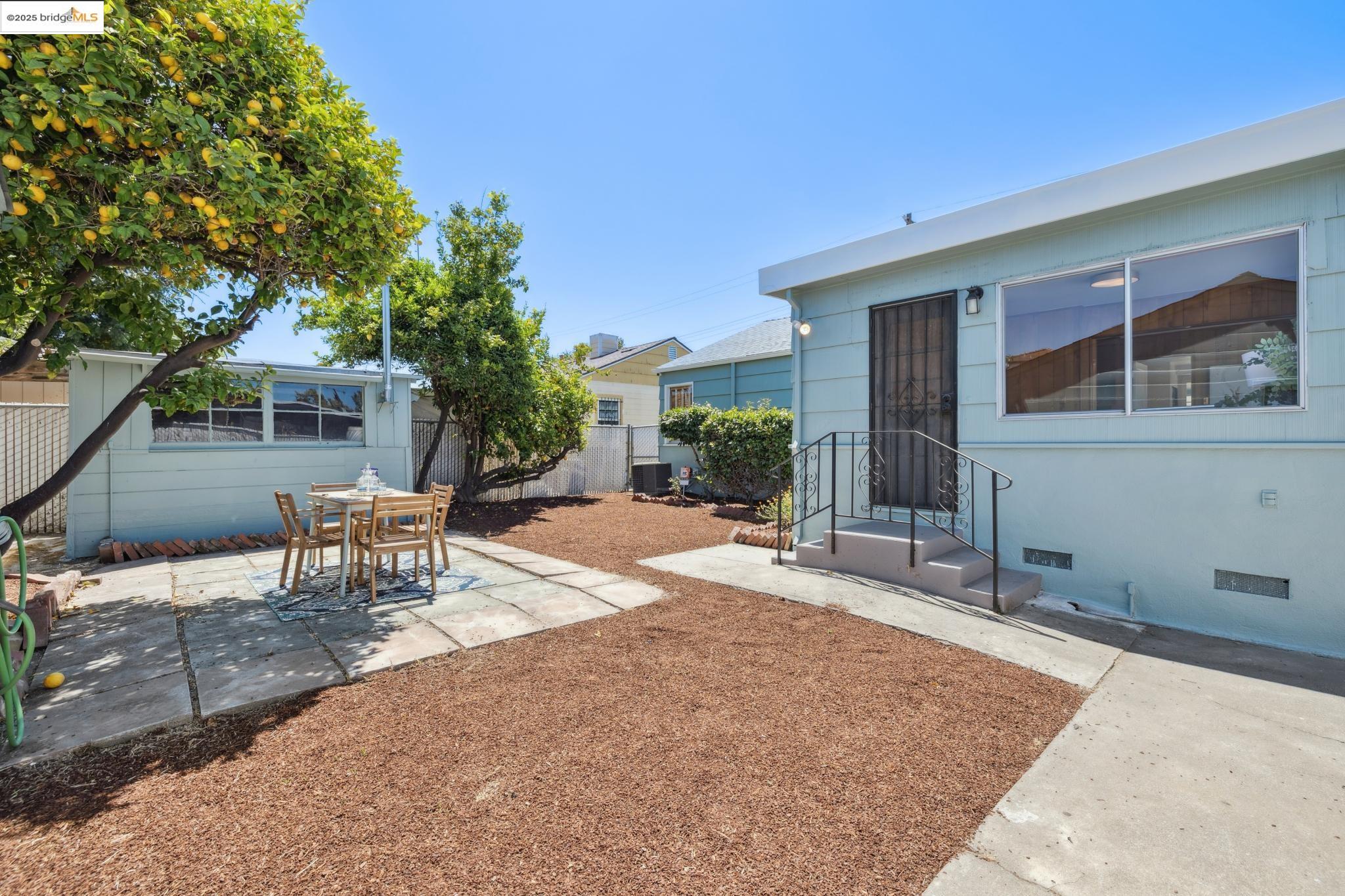 Detail Gallery Image 22 of 33 For 11026 Robledo Dr, Oakland,  CA 94603 - 3 Beds | 1 Baths