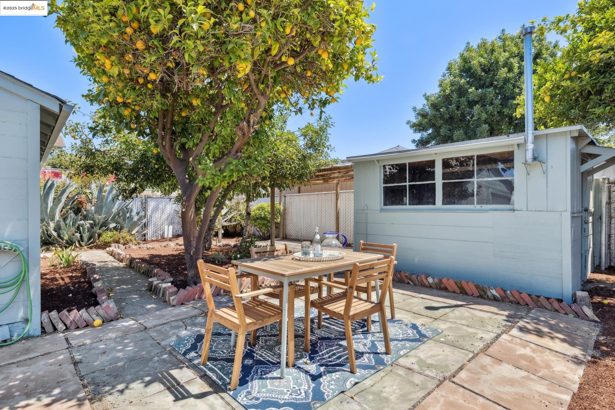 Detail Gallery Image 23 of 33 For 11026 Robledo Dr, Oakland,  CA 94603 - 3 Beds | 1 Baths