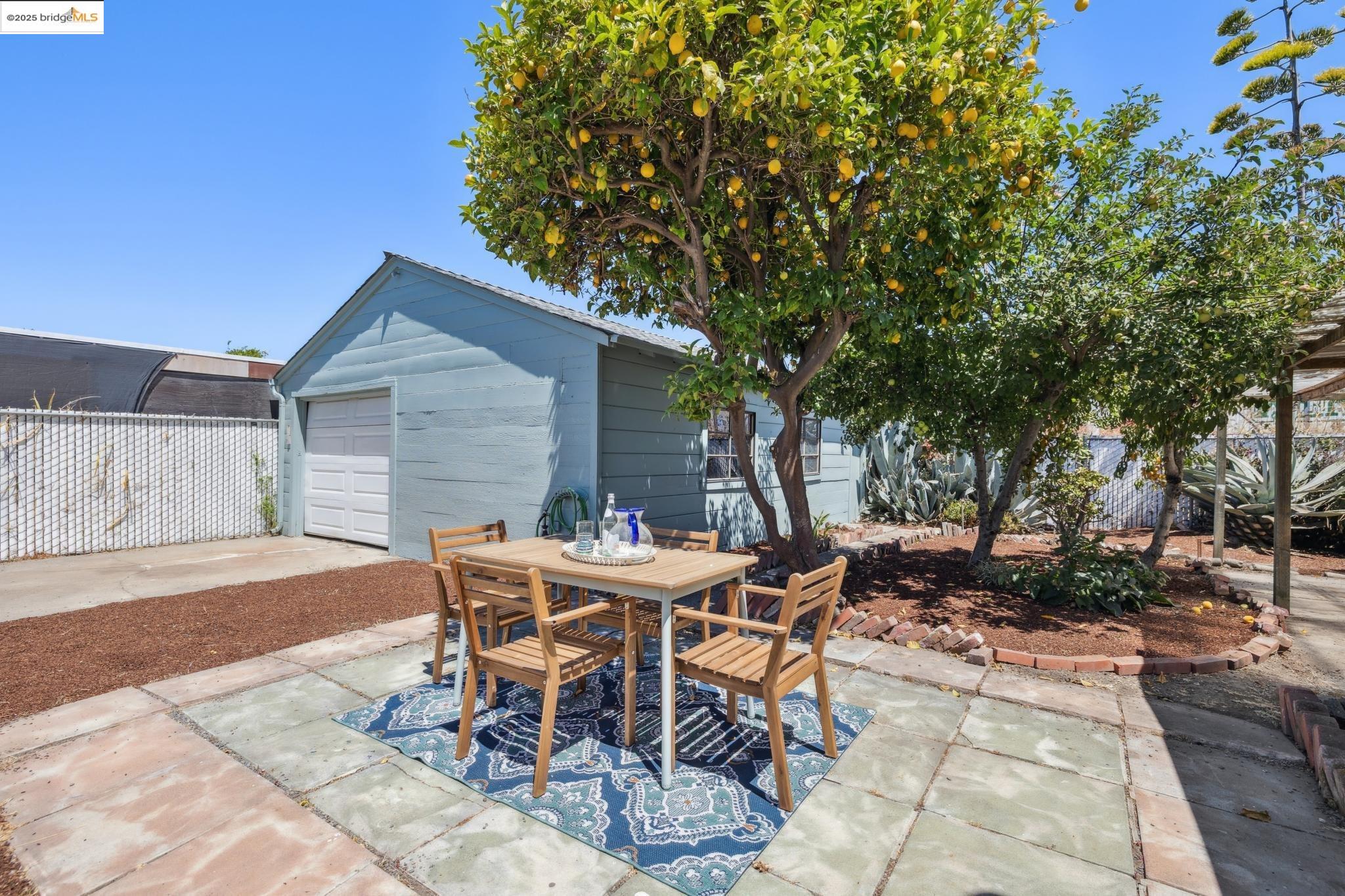 Detail Gallery Image 24 of 33 For 11026 Robledo Dr, Oakland,  CA 94603 - 3 Beds | 1 Baths
