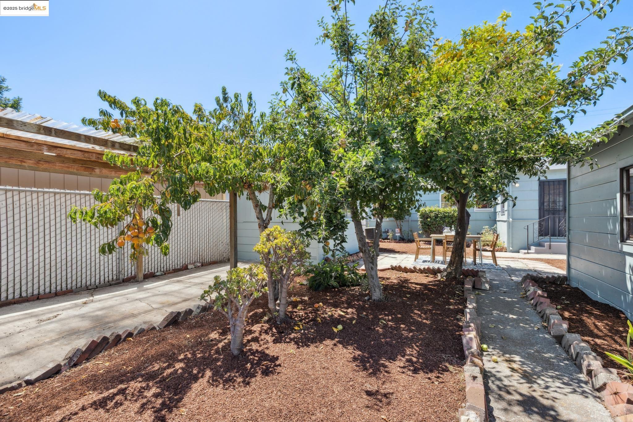 Detail Gallery Image 27 of 33 For 11026 Robledo Dr, Oakland,  CA 94603 - 3 Beds | 1 Baths