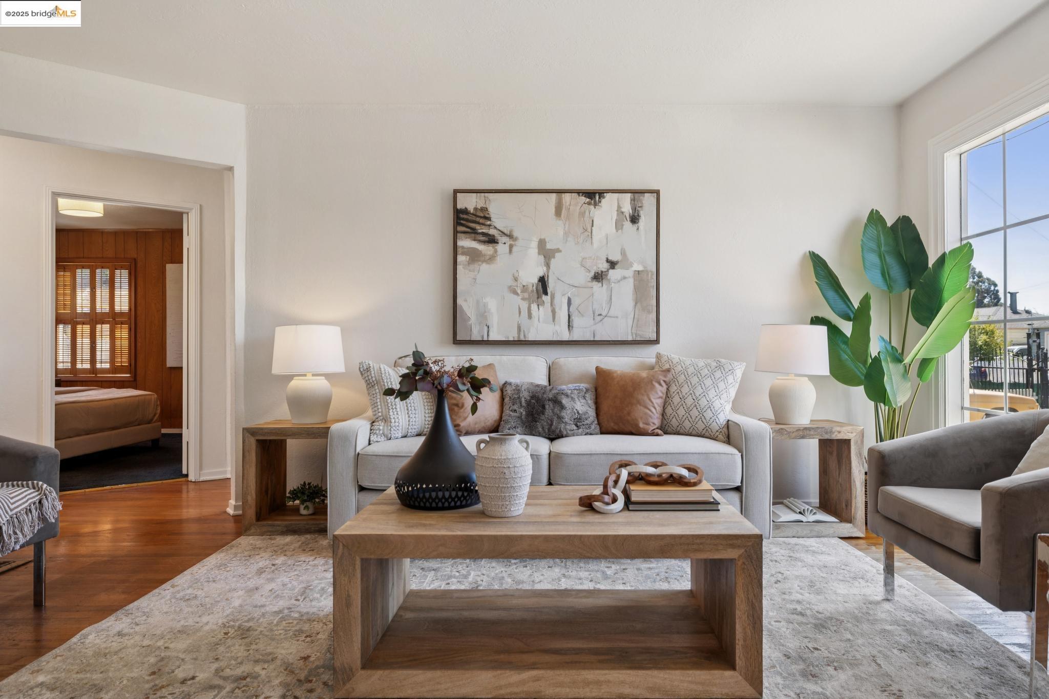 Detail Gallery Image 5 of 33 For 11026 Robledo Dr, Oakland,  CA 94603 - 3 Beds | 1 Baths