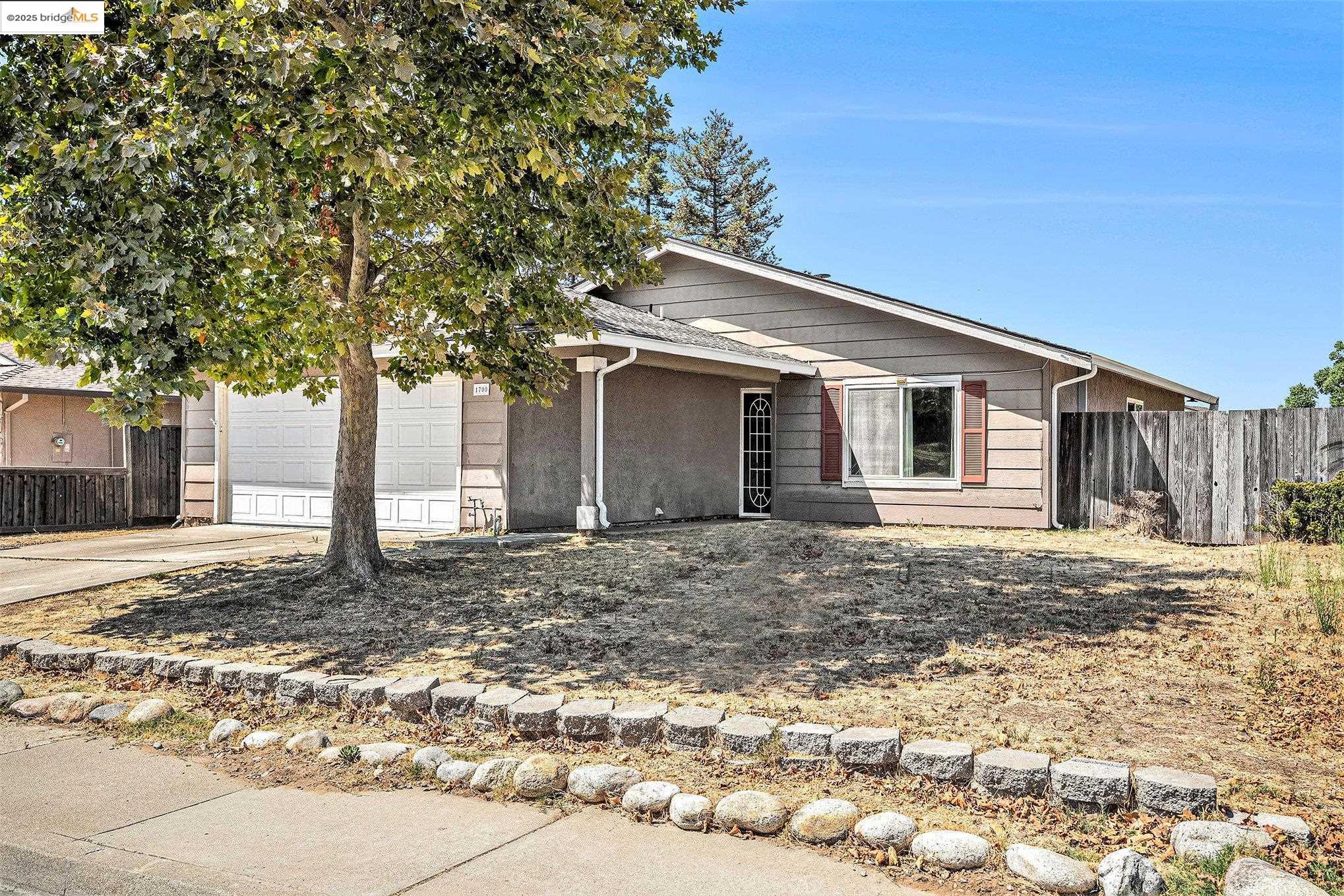 Detail Gallery Image 2 of 23 For 1700 Fernwood Dr, Oakley,  CA 94561 - 3 Beds | 2 Baths