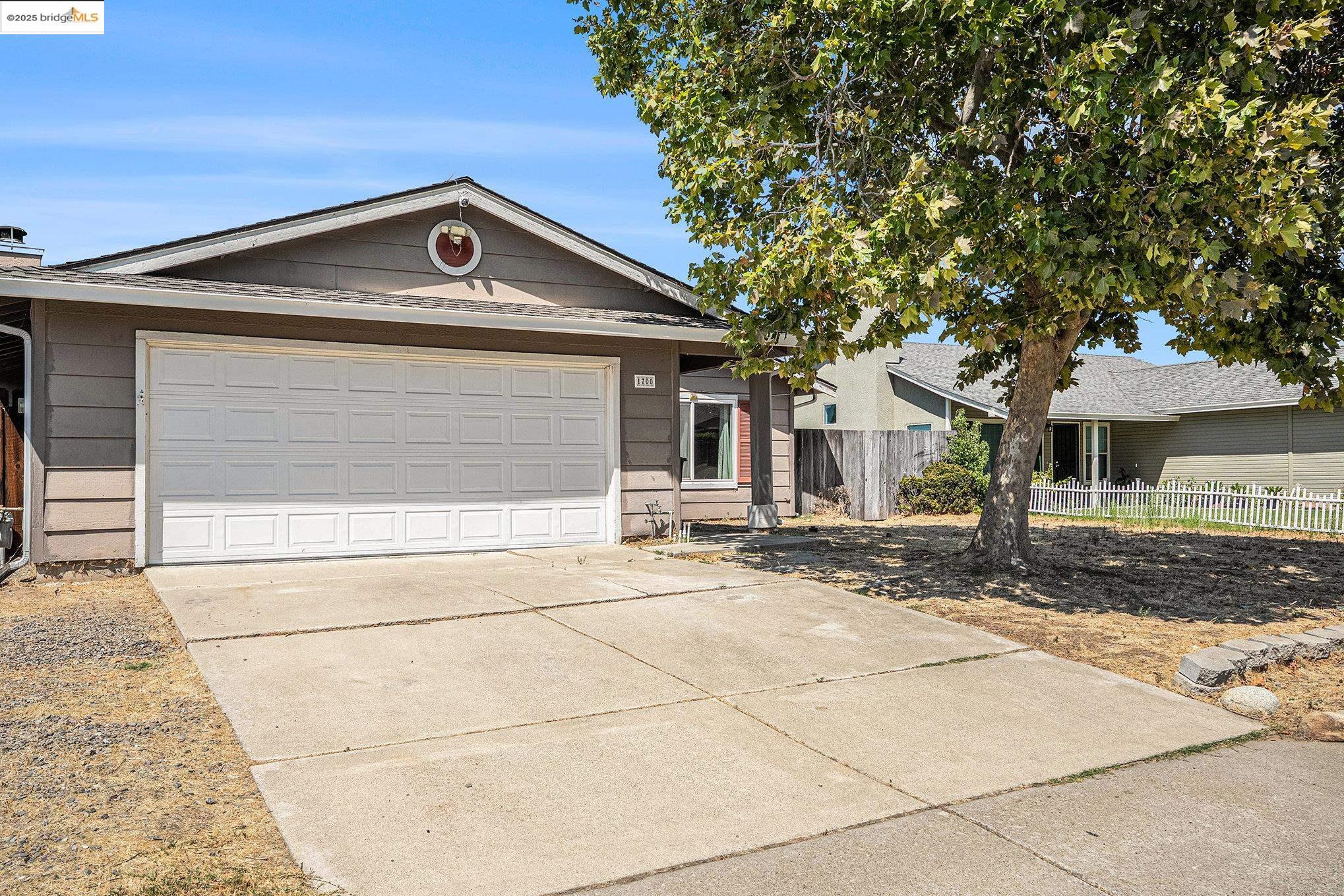 Detail Gallery Image 3 of 23 For 1700 Fernwood Dr, Oakley,  CA 94561 - 3 Beds | 2 Baths
