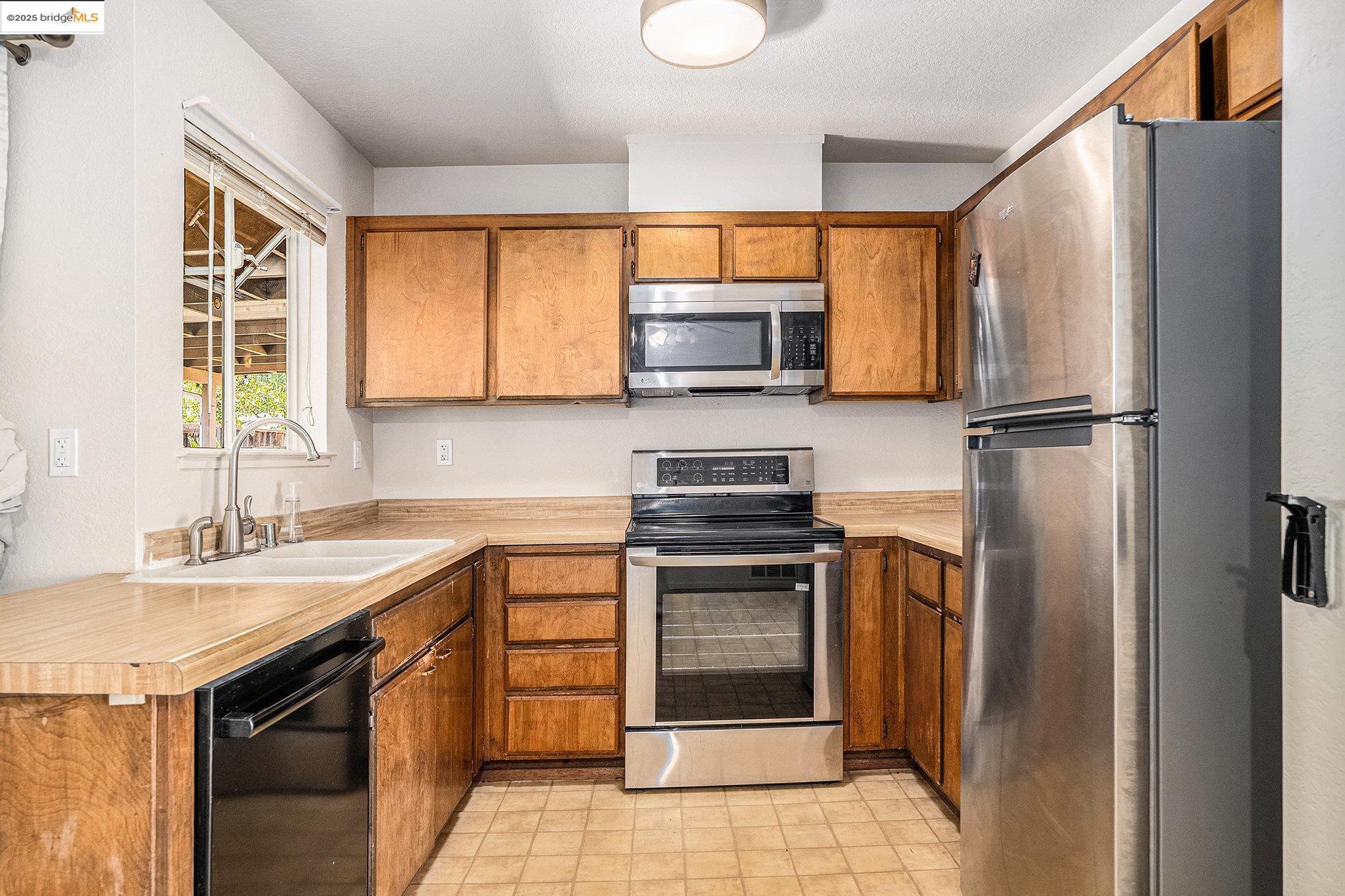 Detail Gallery Image 8 of 23 For 1700 Fernwood Dr, Oakley,  CA 94561 - 3 Beds | 2 Baths