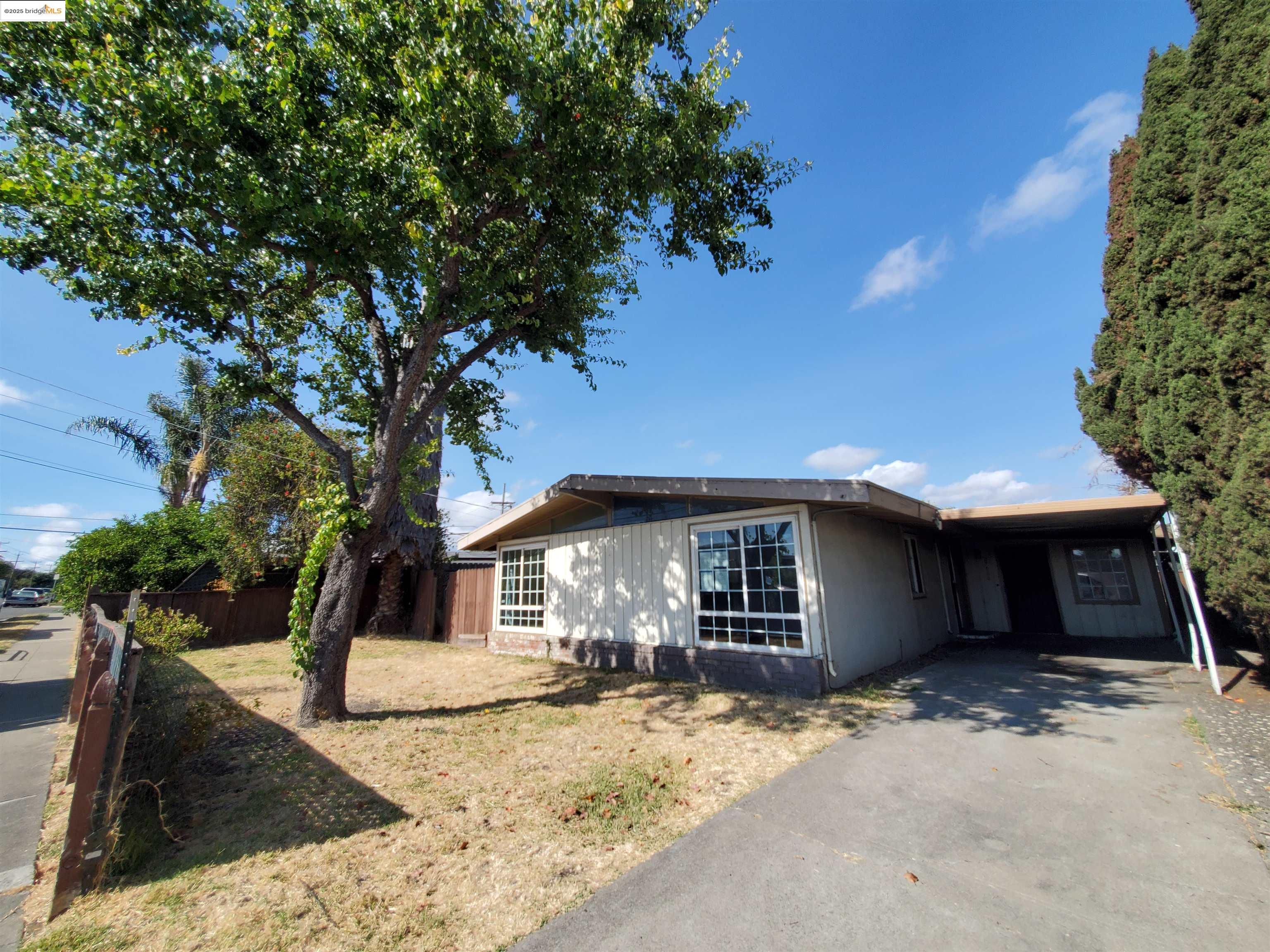 Detail Gallery Image 1 of 14 For 27828 Mandarin Ave, Hayward,  CA 94544 - 3 Beds | 2 Baths