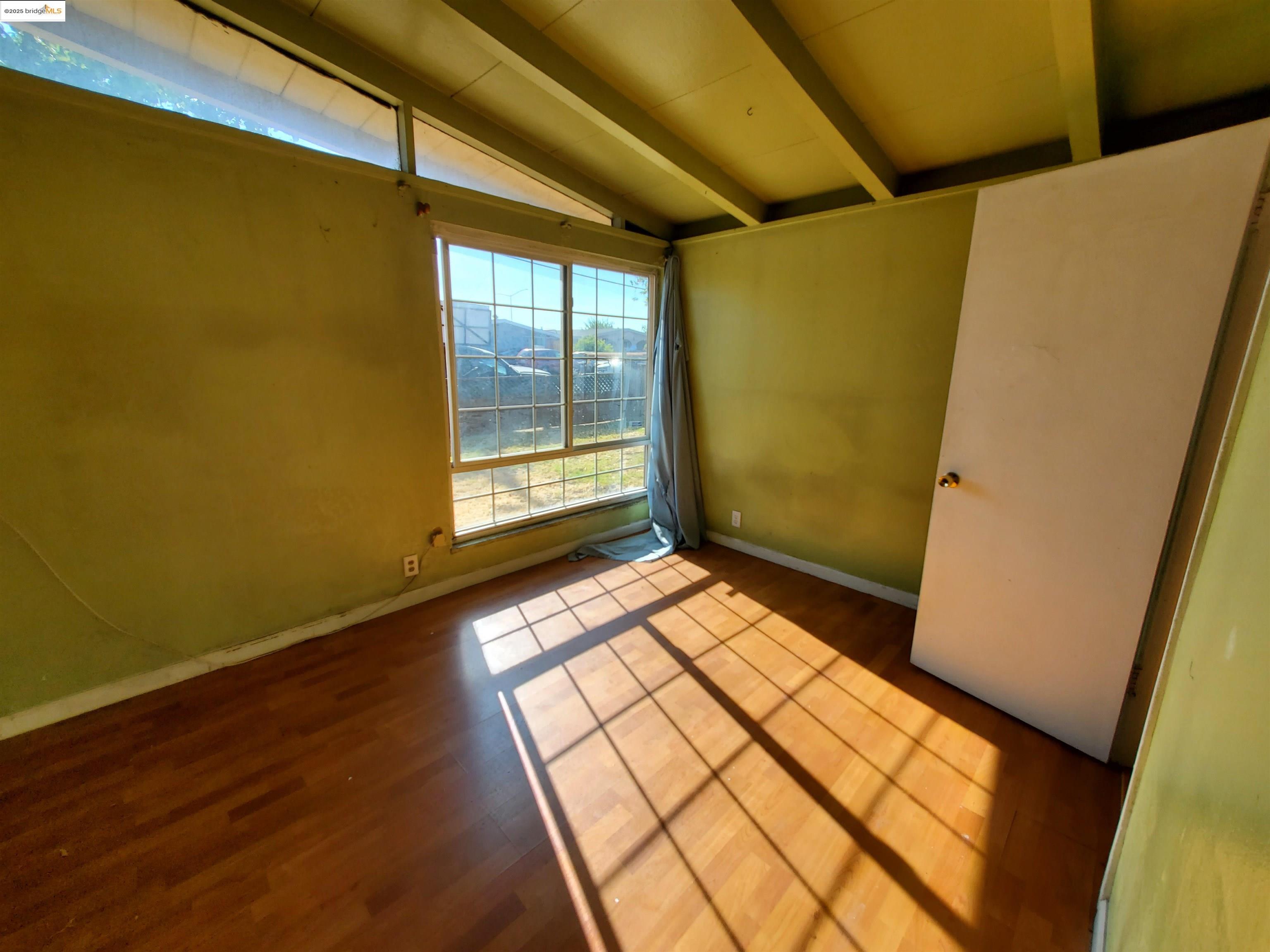 Detail Gallery Image 5 of 14 For 27828 Mandarin Ave, Hayward,  CA 94544 - 3 Beds | 2 Baths