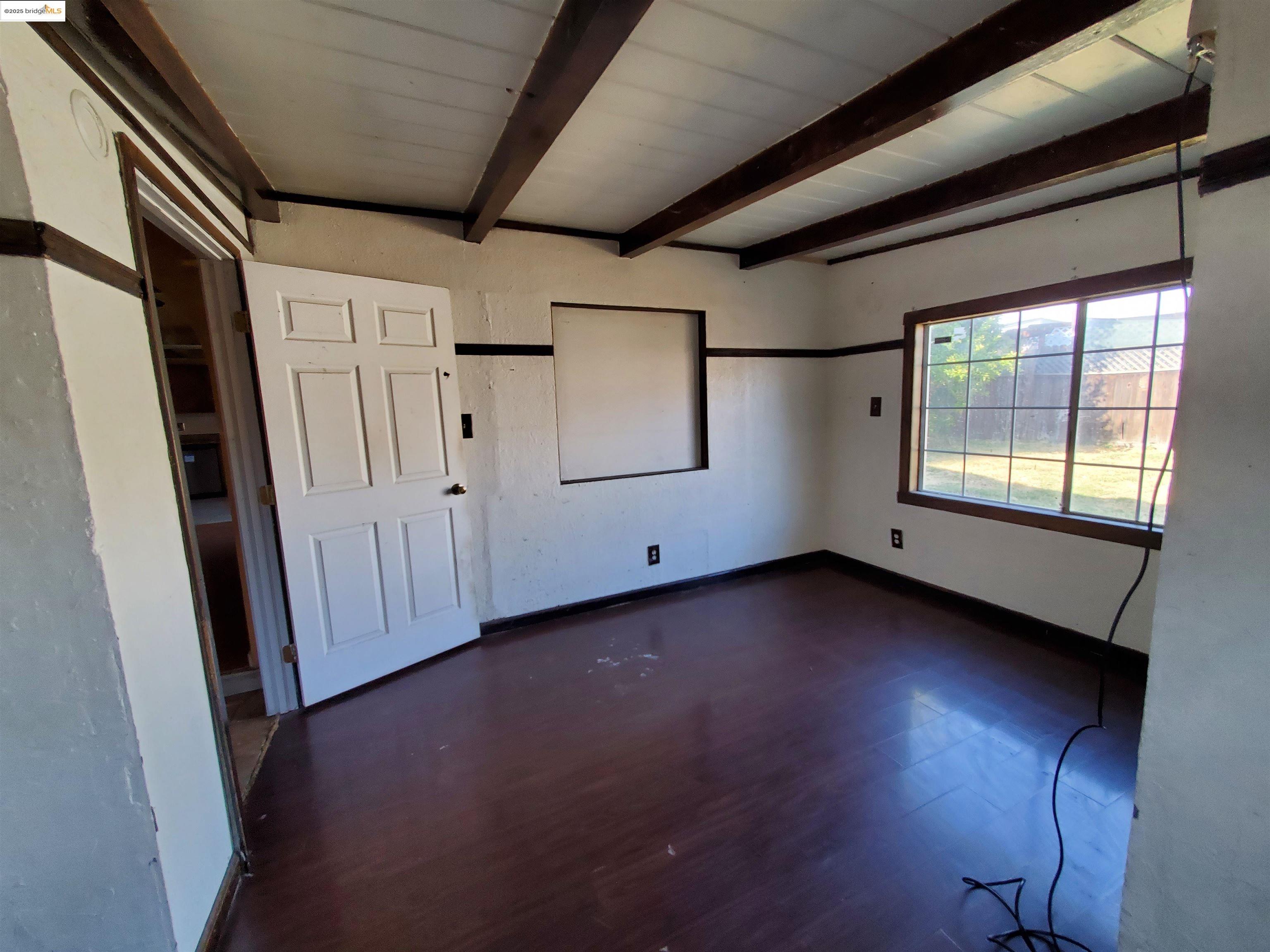 Detail Gallery Image 6 of 14 For 27828 Mandarin Ave, Hayward,  CA 94544 - 3 Beds | 2 Baths