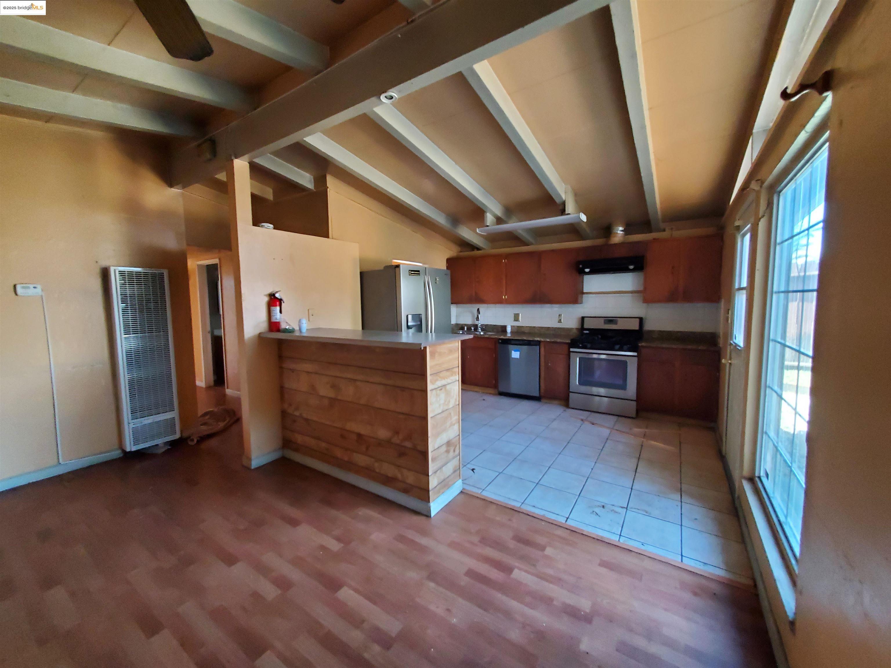 Detail Gallery Image 9 of 14 For 27828 Mandarin Ave, Hayward,  CA 94544 - 3 Beds | 2 Baths