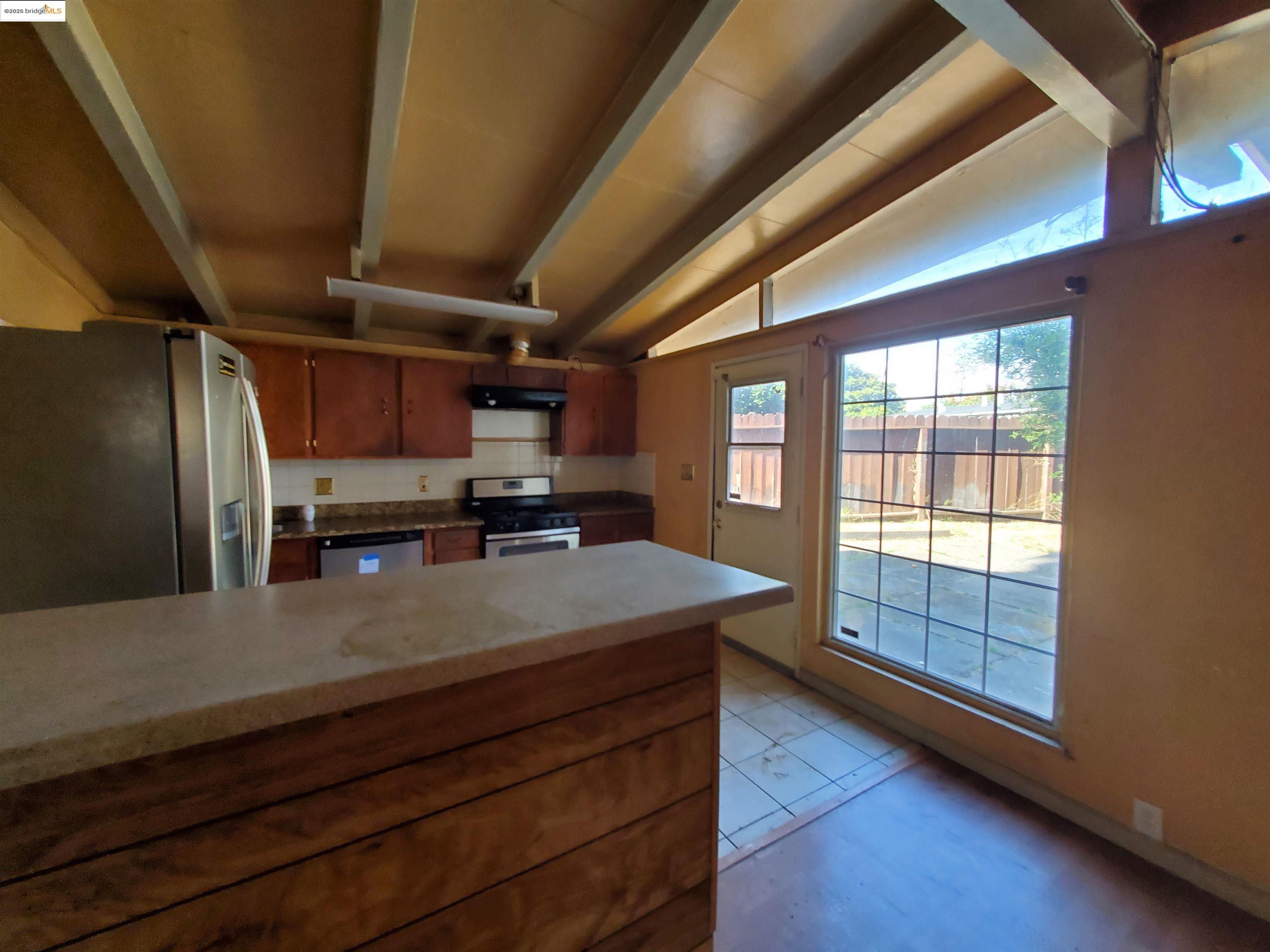 Detail Gallery Image 10 of 14 For 27828 Mandarin Ave, Hayward,  CA 94544 - 3 Beds | 2 Baths