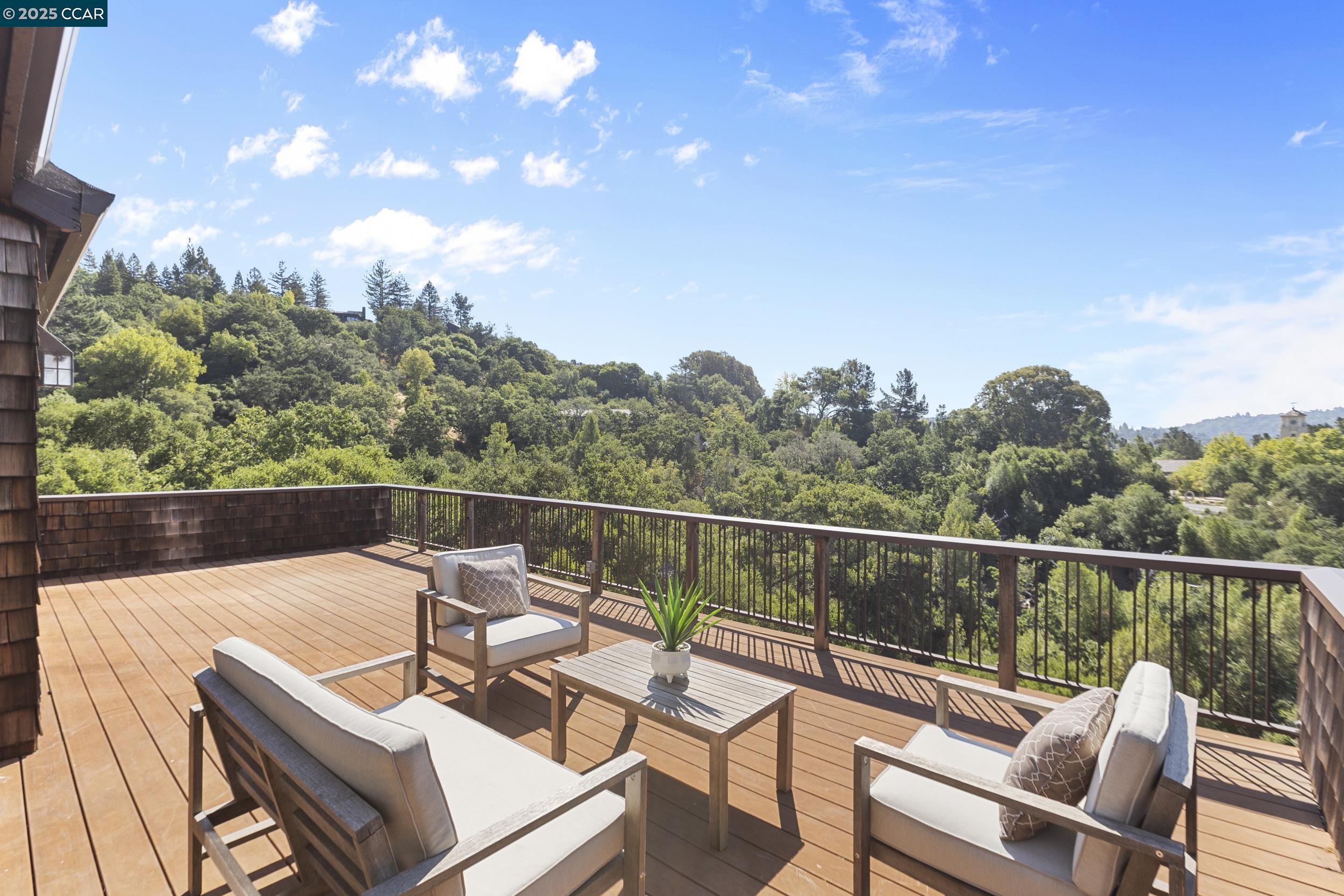 Detail Gallery Image 12 of 56 For 25 Watchwood Ct, Orinda,  CA 94563 - 3 Beds | 2/1 Baths
