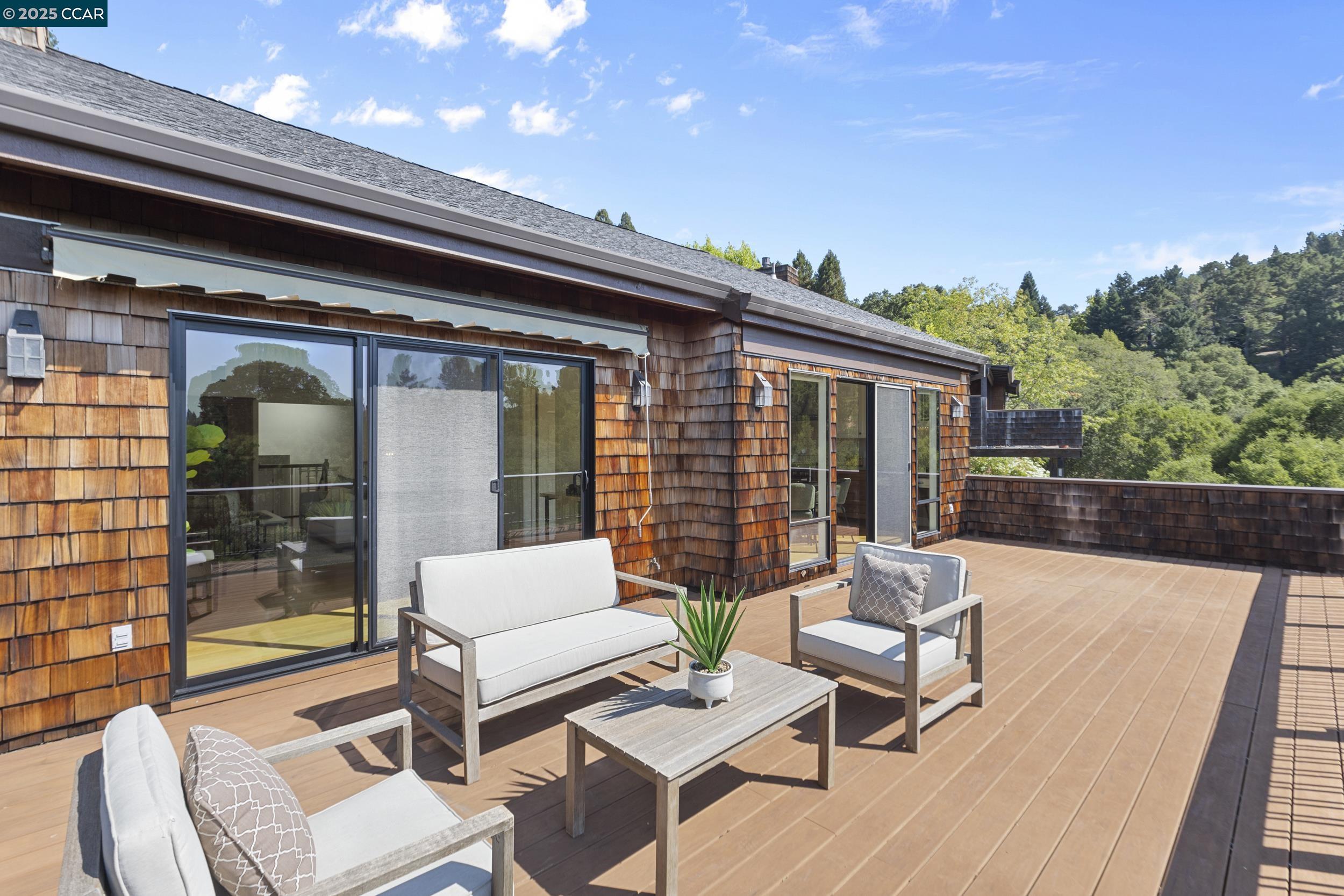 Detail Gallery Image 13 of 56 For 25 Watchwood Ct, Orinda,  CA 94563 - 3 Beds | 2/1 Baths