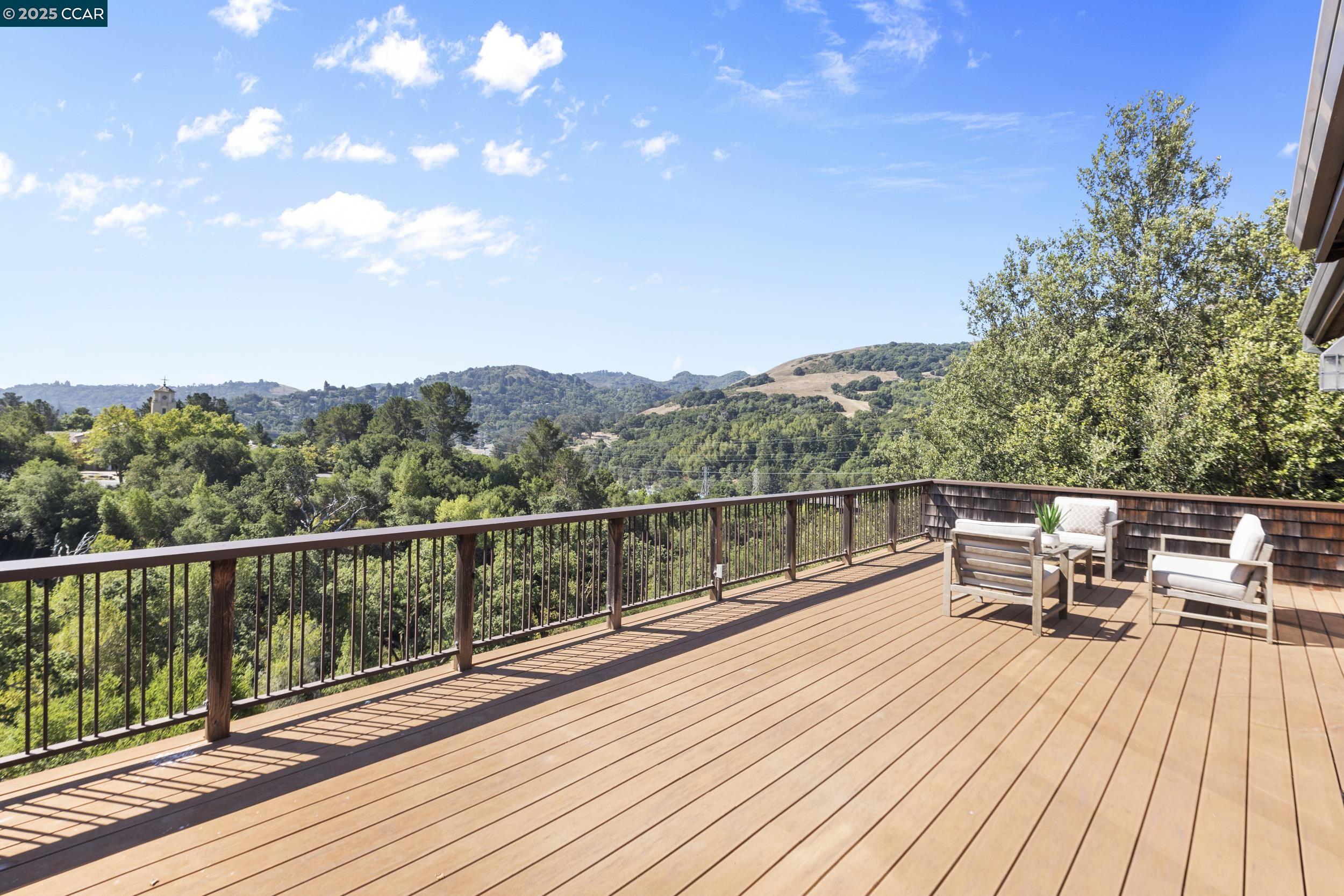 Detail Gallery Image 14 of 56 For 25 Watchwood Ct, Orinda,  CA 94563 - 3 Beds | 2/1 Baths