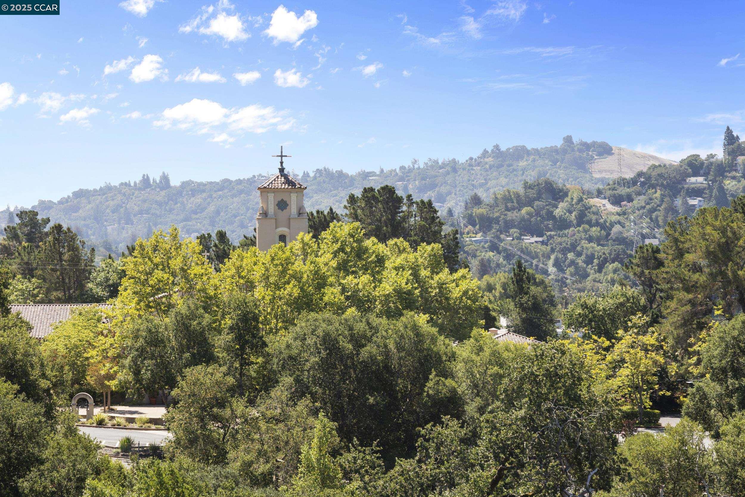 Detail Gallery Image 15 of 56 For 25 Watchwood Ct, Orinda,  CA 94563 - 3 Beds | 2/1 Baths