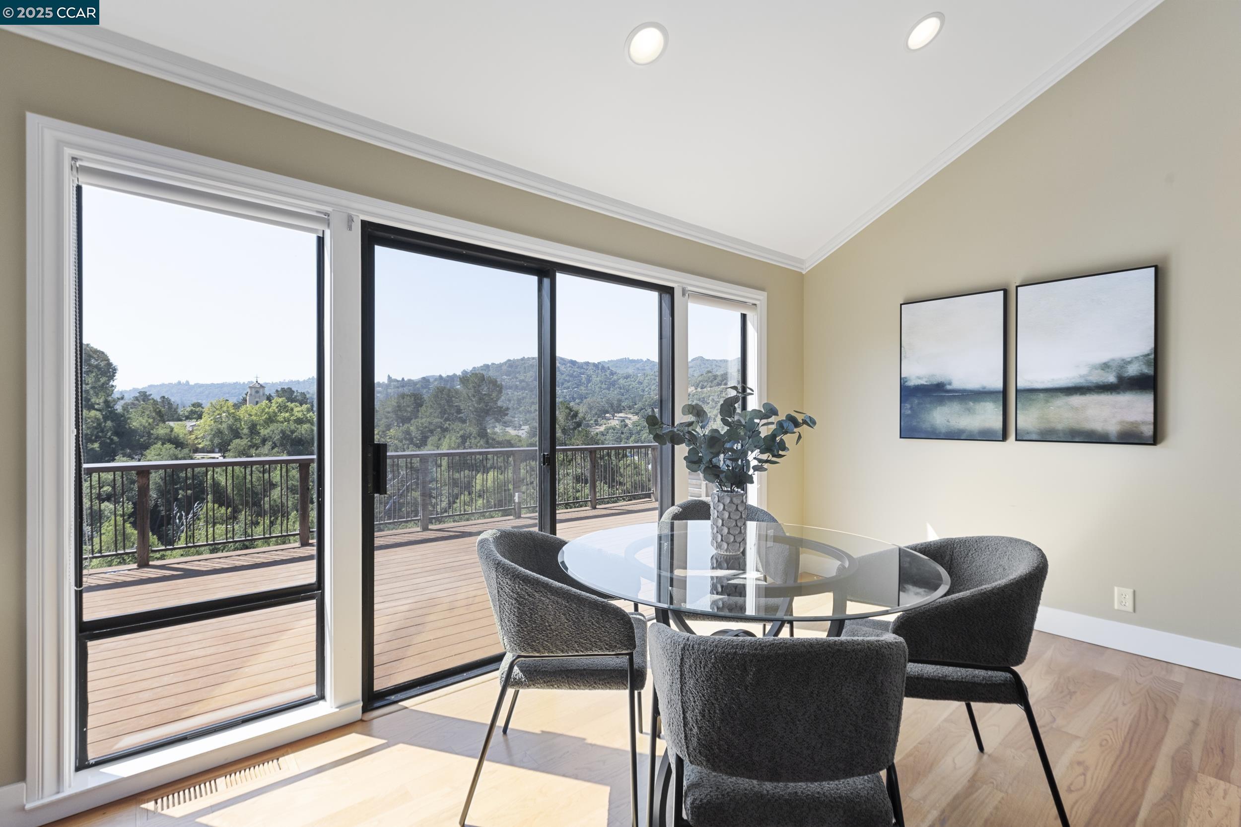 Detail Gallery Image 18 of 56 For 25 Watchwood Ct, Orinda,  CA 94563 - 3 Beds | 2/1 Baths