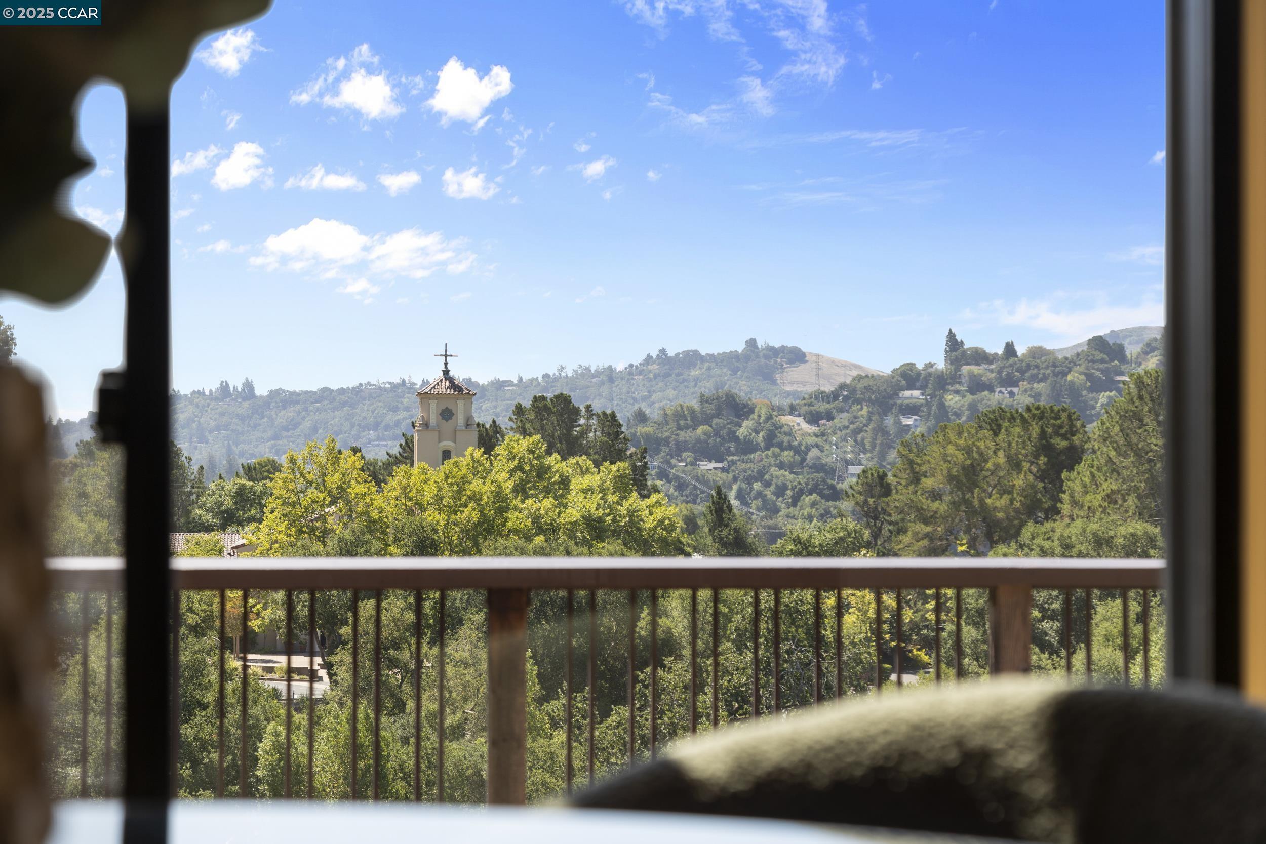 Detail Gallery Image 19 of 56 For 25 Watchwood Ct, Orinda,  CA 94563 - 3 Beds | 2/1 Baths