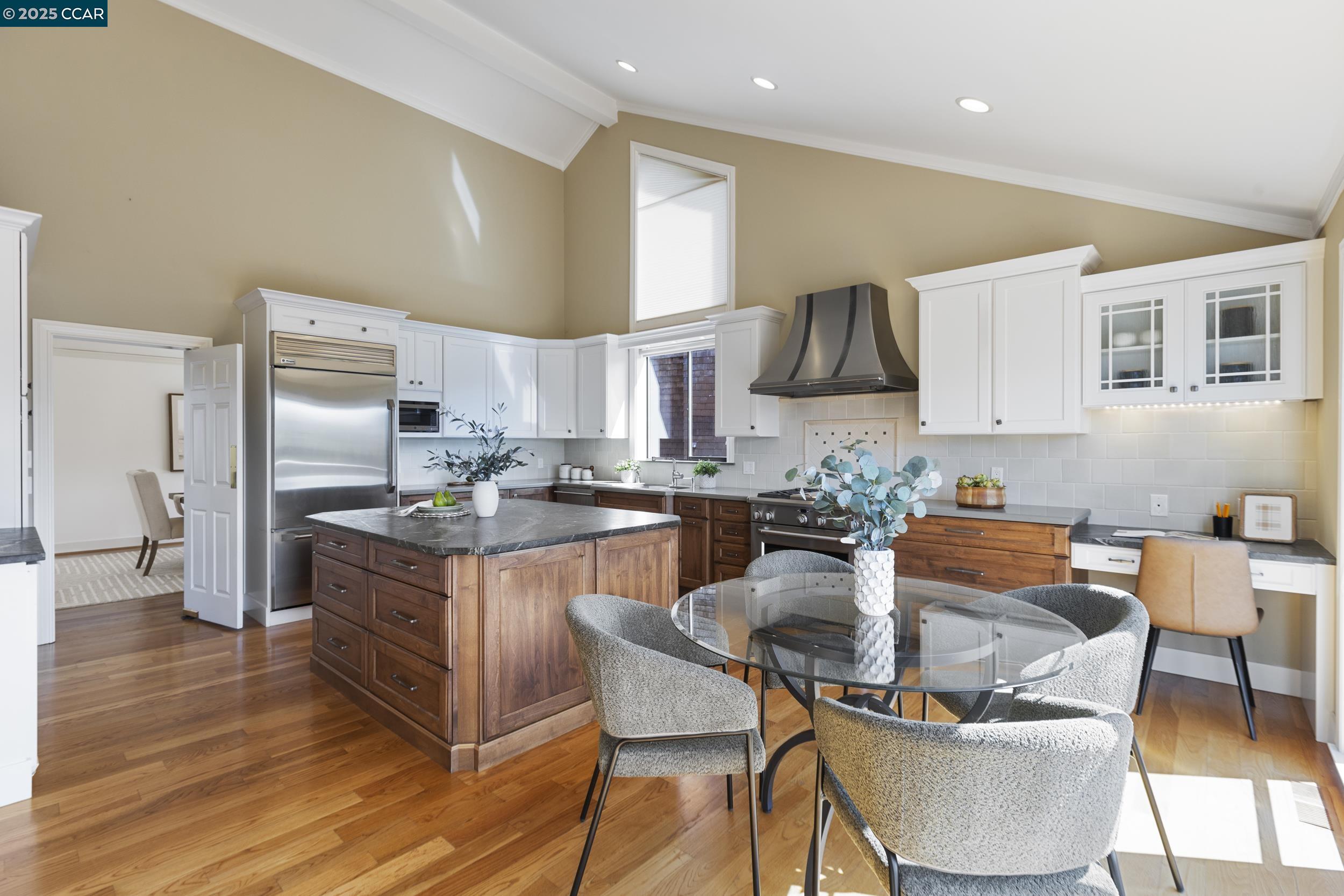 Detail Gallery Image 20 of 56 For 25 Watchwood Ct, Orinda,  CA 94563 - 3 Beds | 2/1 Baths