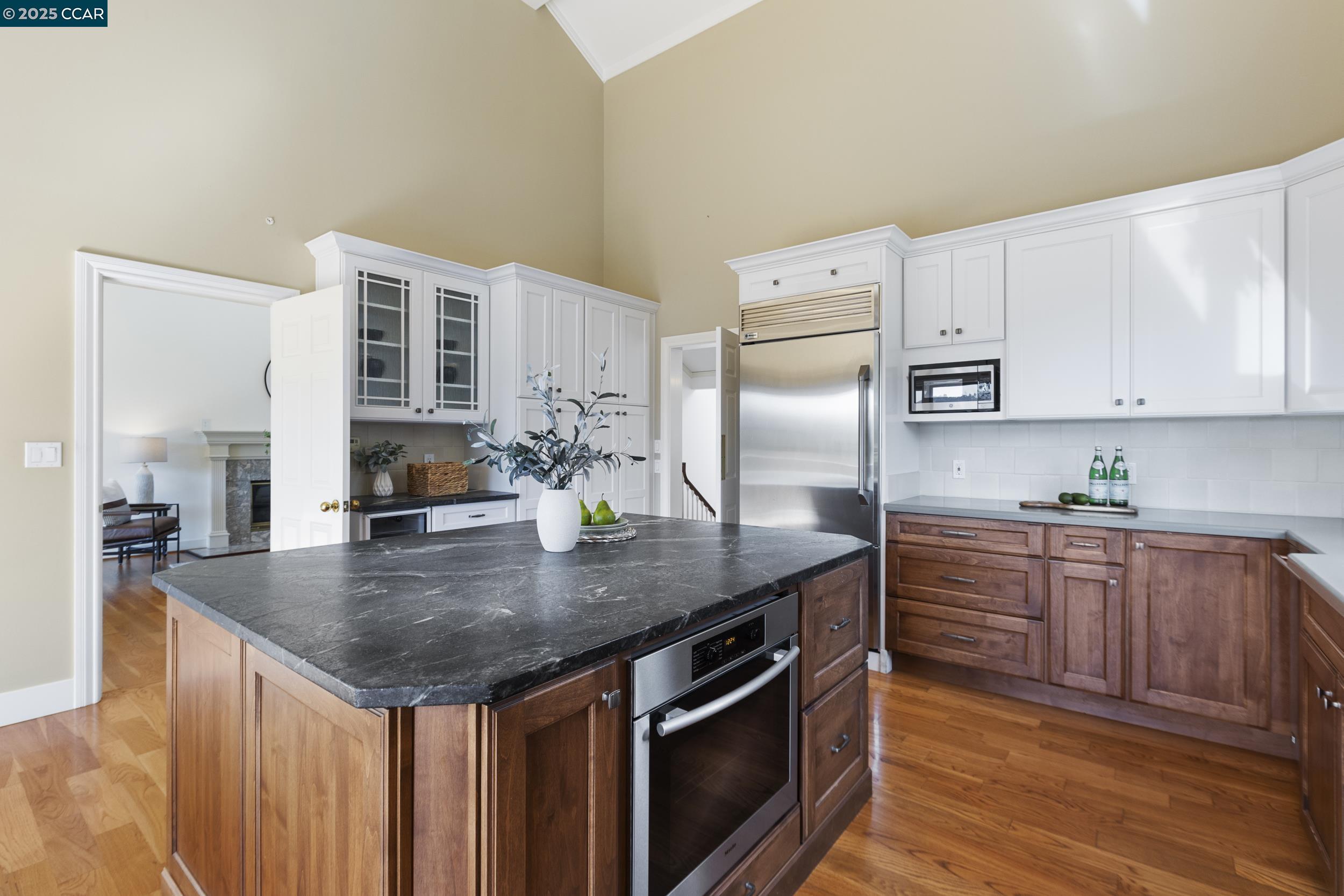 Detail Gallery Image 22 of 56 For 25 Watchwood Ct, Orinda,  CA 94563 - 3 Beds | 2/1 Baths