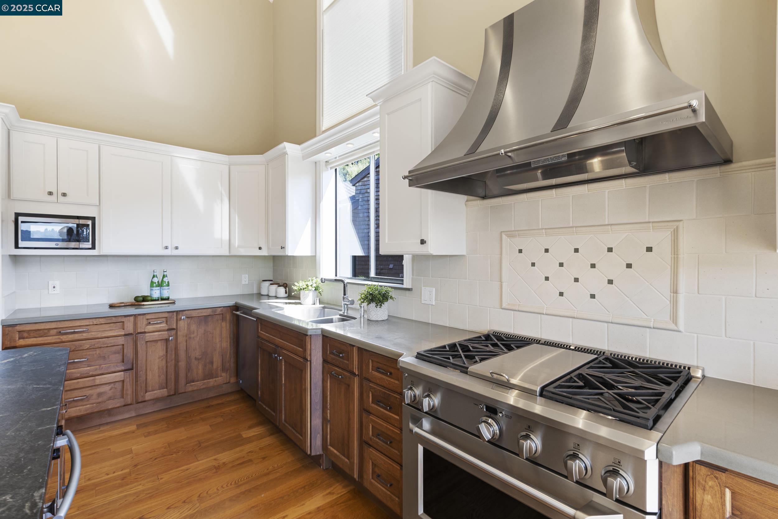Detail Gallery Image 23 of 56 For 25 Watchwood Ct, Orinda,  CA 94563 - 3 Beds | 2/1 Baths