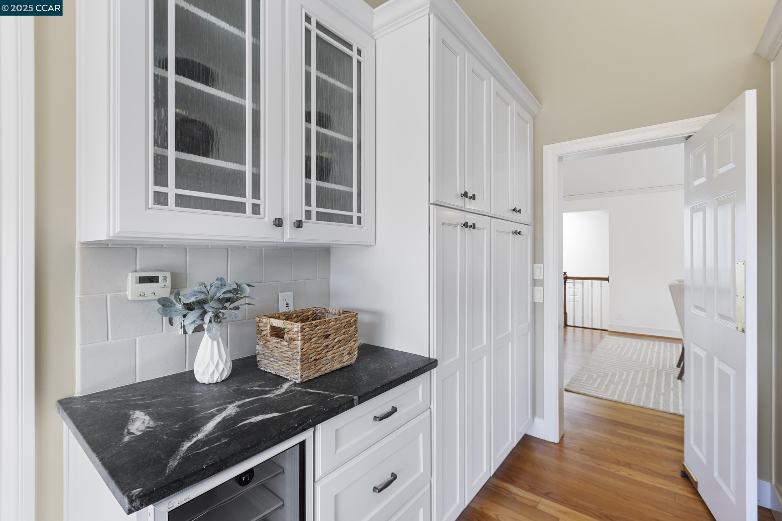 Detail Gallery Image 27 of 56 For 25 Watchwood Ct, Orinda,  CA 94563 - 3 Beds | 2/1 Baths
