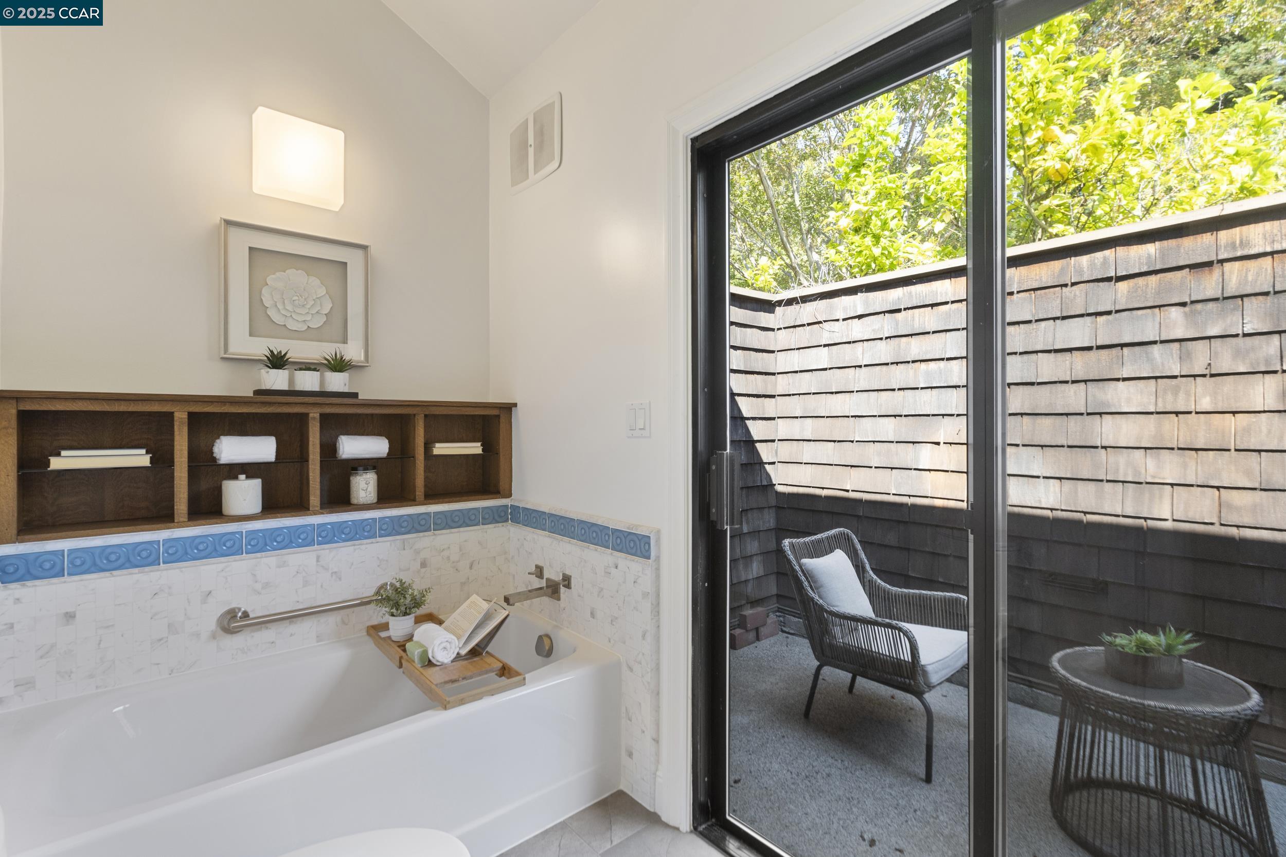 Detail Gallery Image 37 of 56 For 25 Watchwood Ct, Orinda,  CA 94563 - 3 Beds | 2/1 Baths
