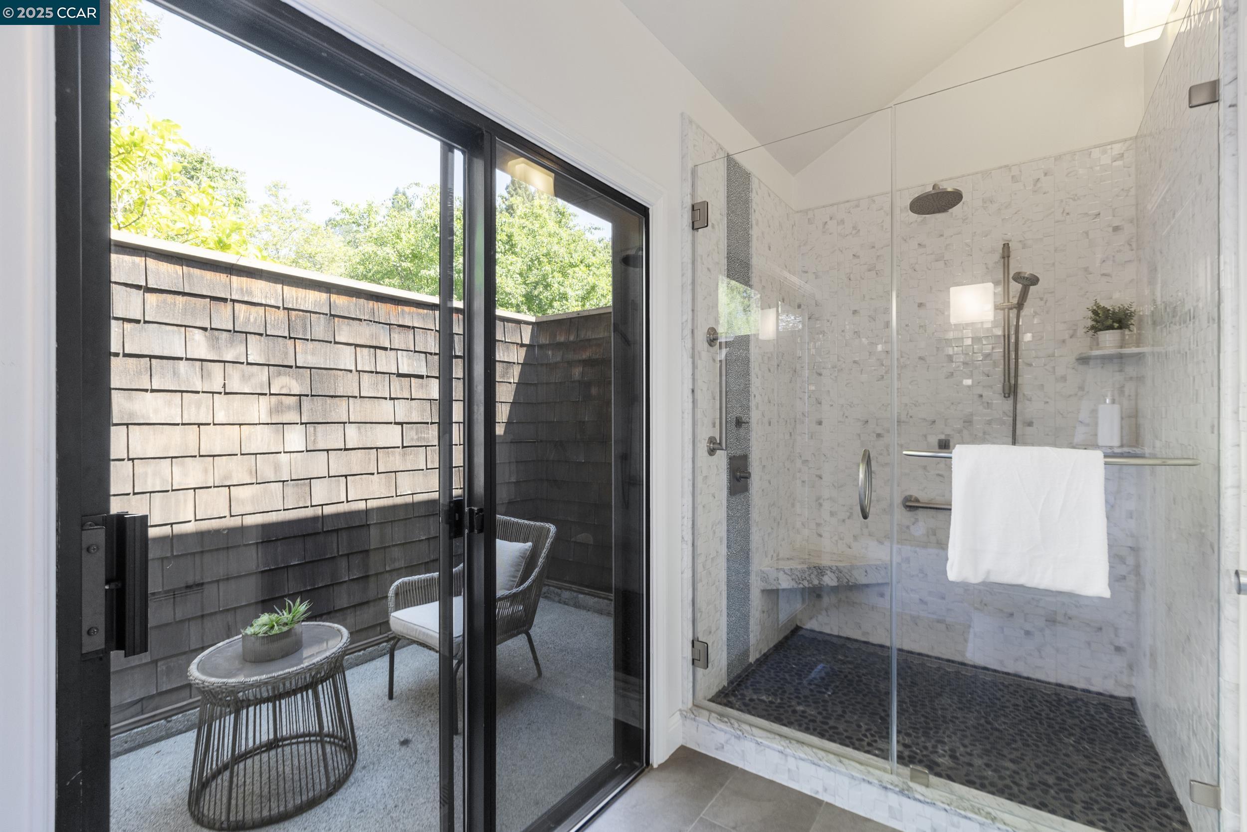 Detail Gallery Image 38 of 56 For 25 Watchwood Ct, Orinda,  CA 94563 - 3 Beds | 2/1 Baths