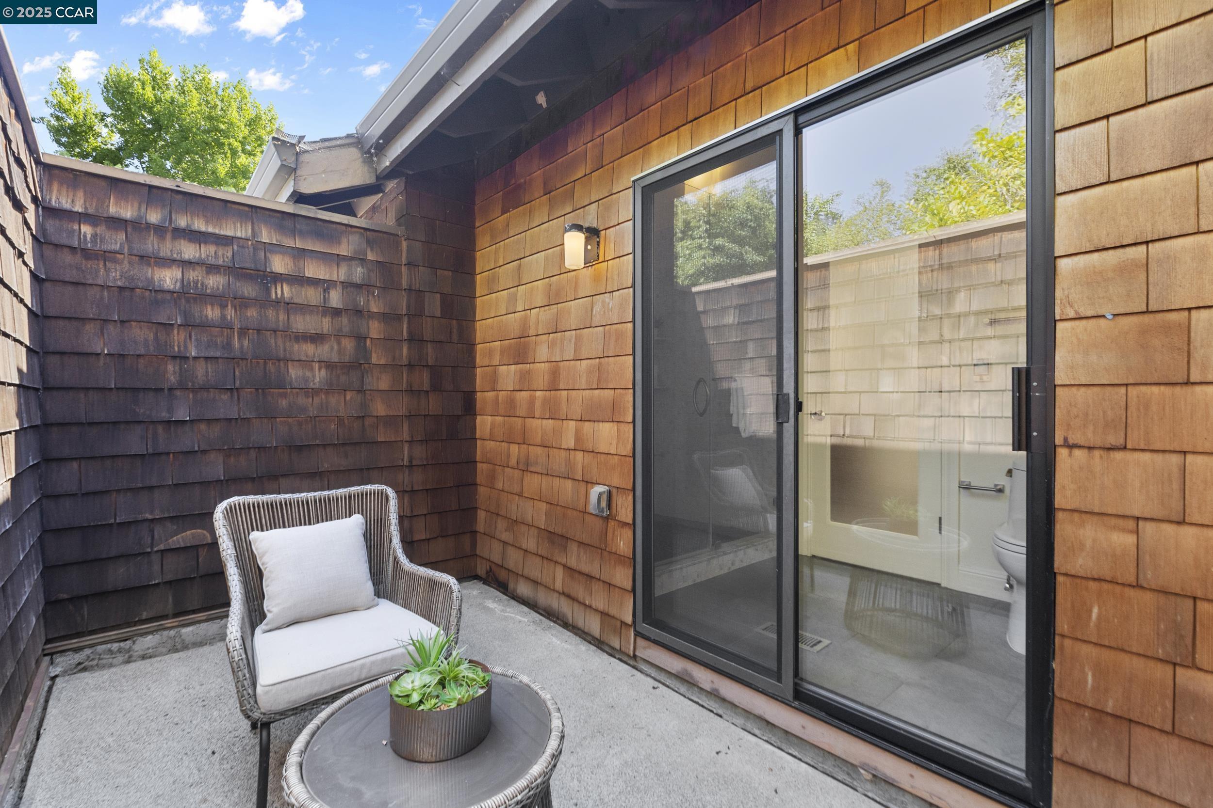 Detail Gallery Image 39 of 56 For 25 Watchwood Ct, Orinda,  CA 94563 - 3 Beds | 2/1 Baths