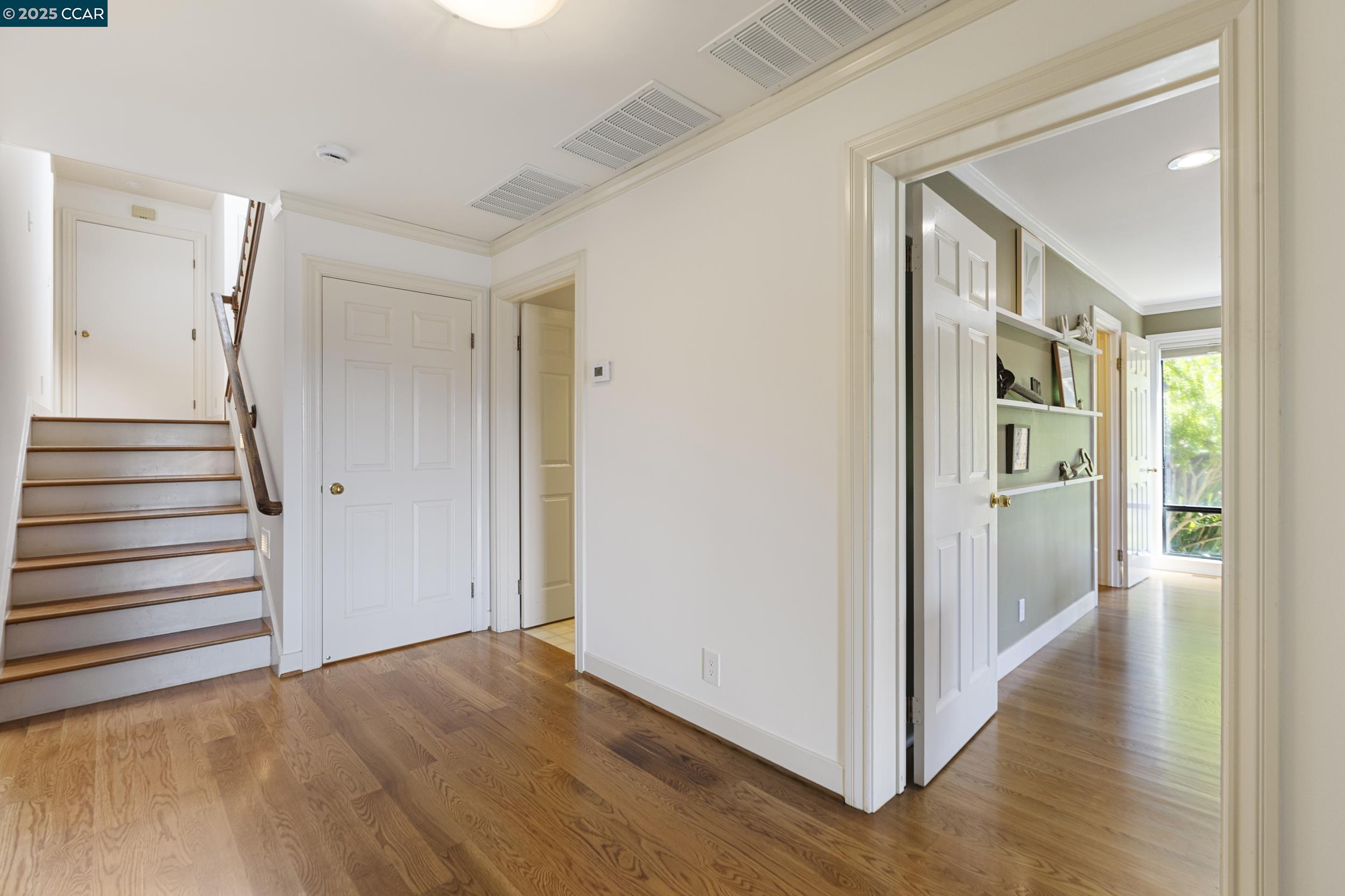 Detail Gallery Image 40 of 56 For 25 Watchwood Ct, Orinda,  CA 94563 - 3 Beds | 2/1 Baths