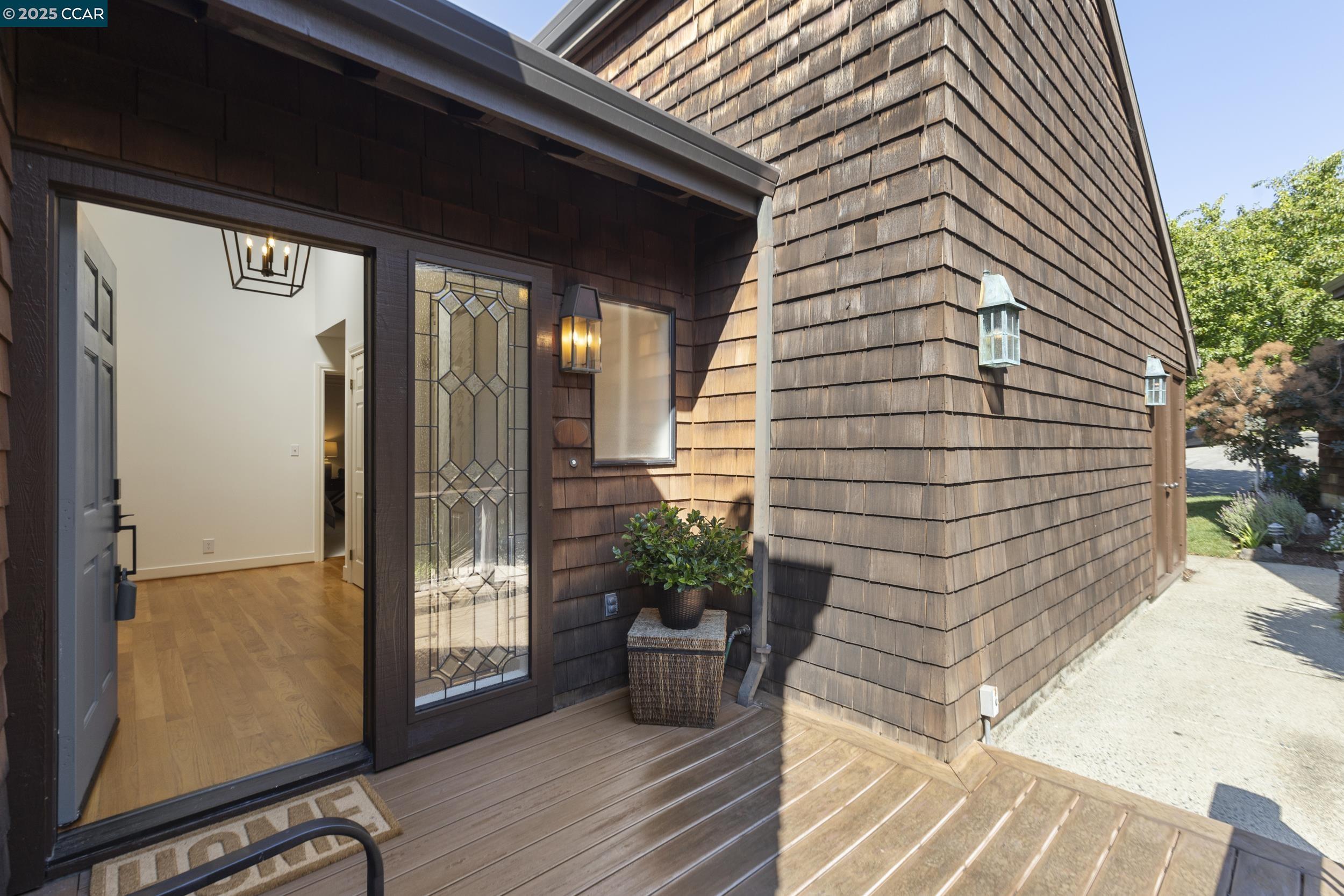 Detail Gallery Image 5 of 56 For 25 Watchwood Ct, Orinda,  CA 94563 - 3 Beds | 2/1 Baths