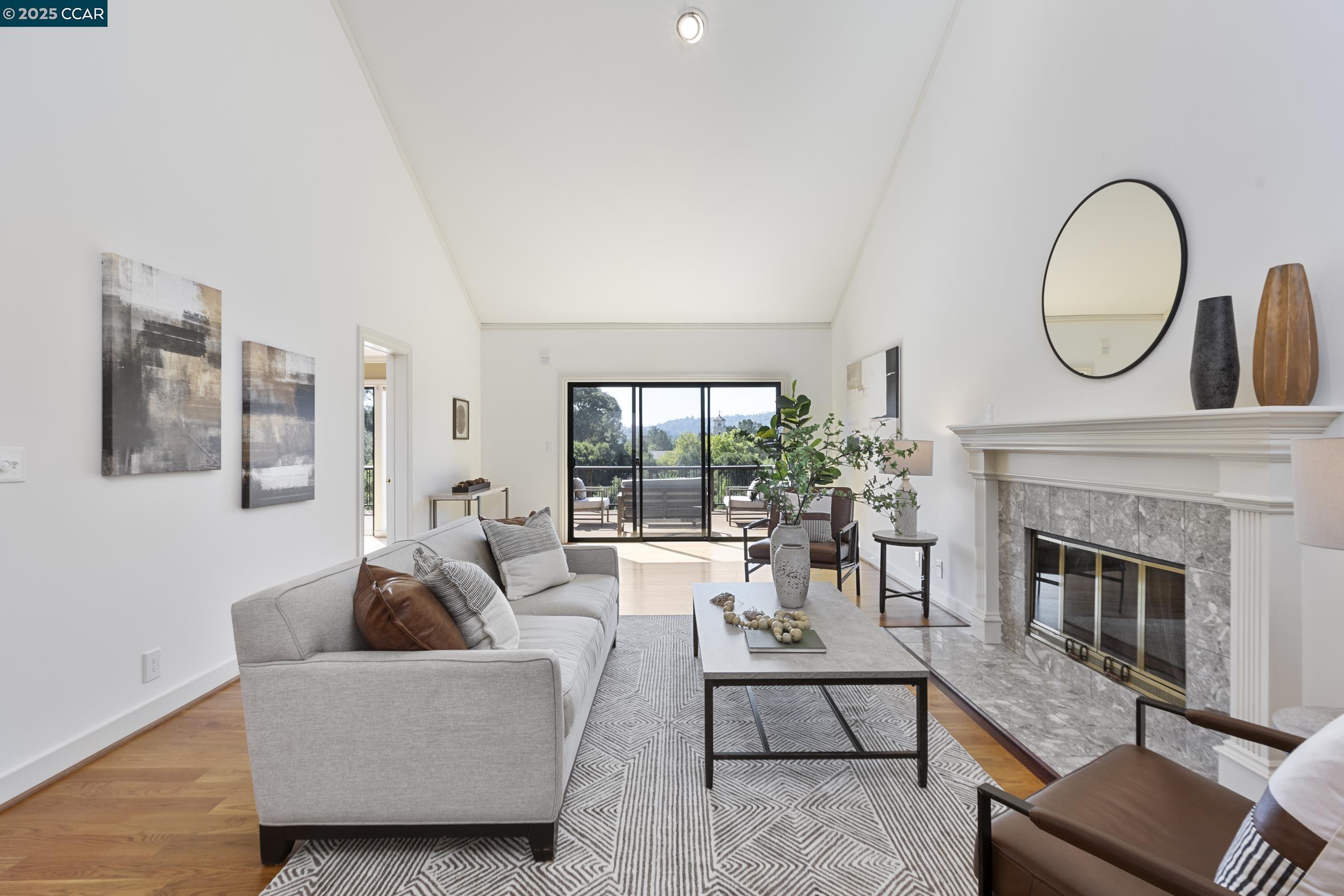 Detail Gallery Image 7 of 56 For 25 Watchwood Ct, Orinda,  CA 94563 - 3 Beds | 2/1 Baths