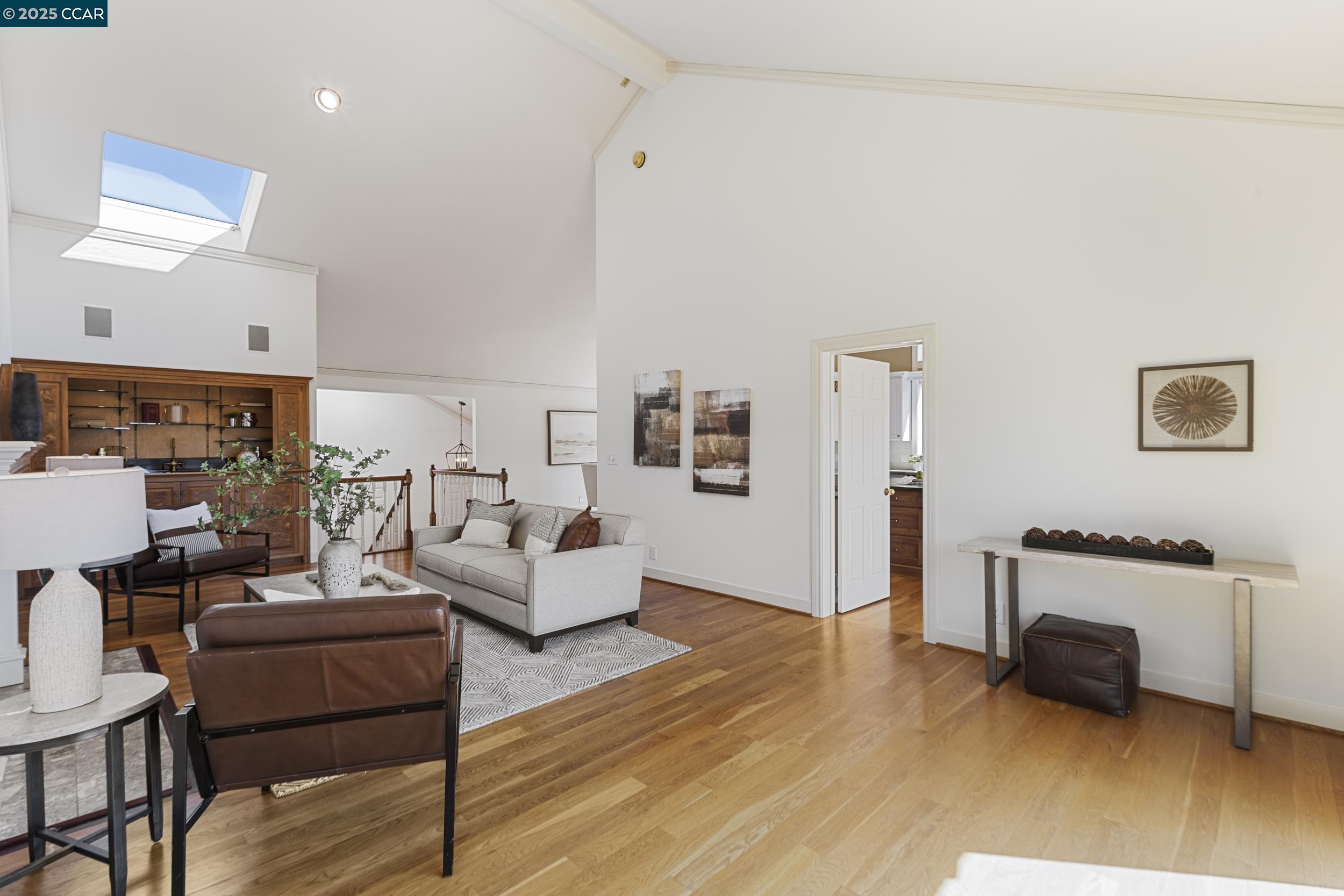 Detail Gallery Image 10 of 56 For 25 Watchwood Ct, Orinda,  CA 94563 - 3 Beds | 2/1 Baths