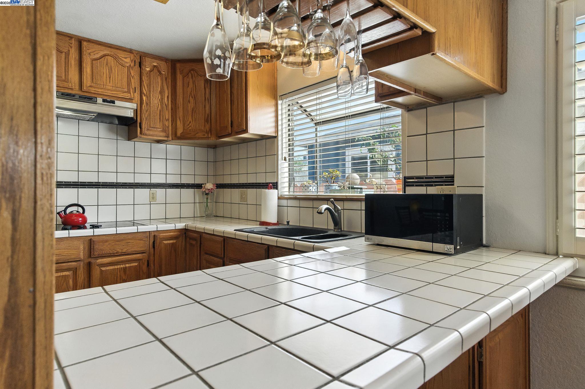 Detail Gallery Image 11 of 32 For 923 90th Ave, Oakland,  CA 94603 - 3 Beds | 2 Baths