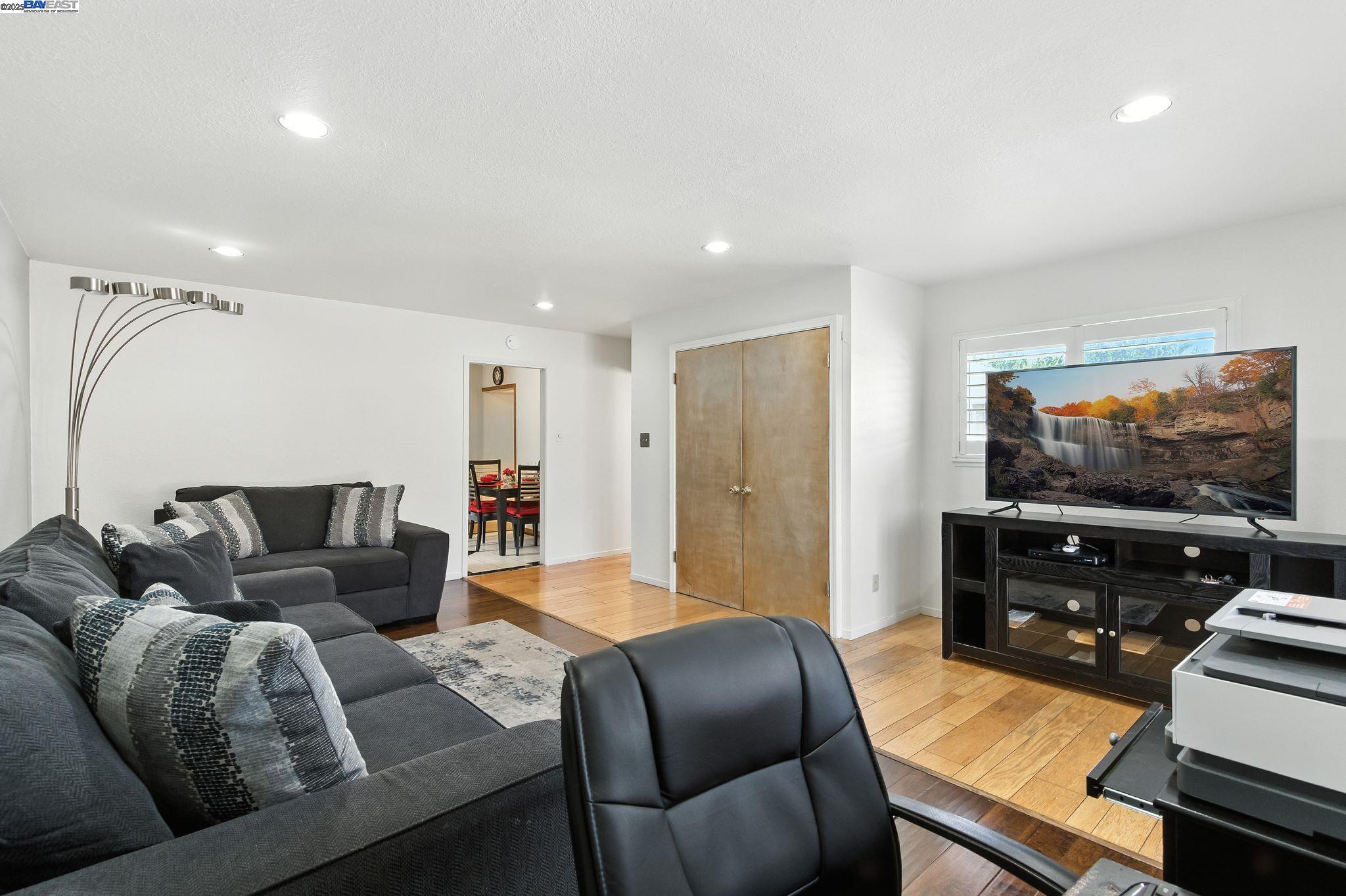 Detail Gallery Image 18 of 32 For 923 90th Ave, Oakland,  CA 94603 - 3 Beds | 2 Baths